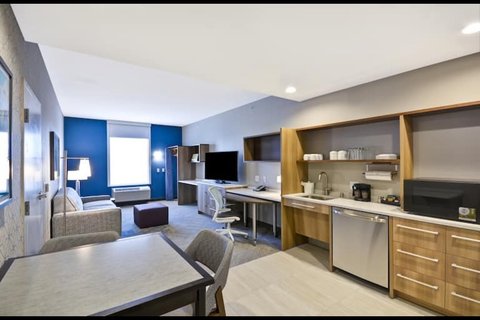 Lotus Plano Dining Area With Kitchenette