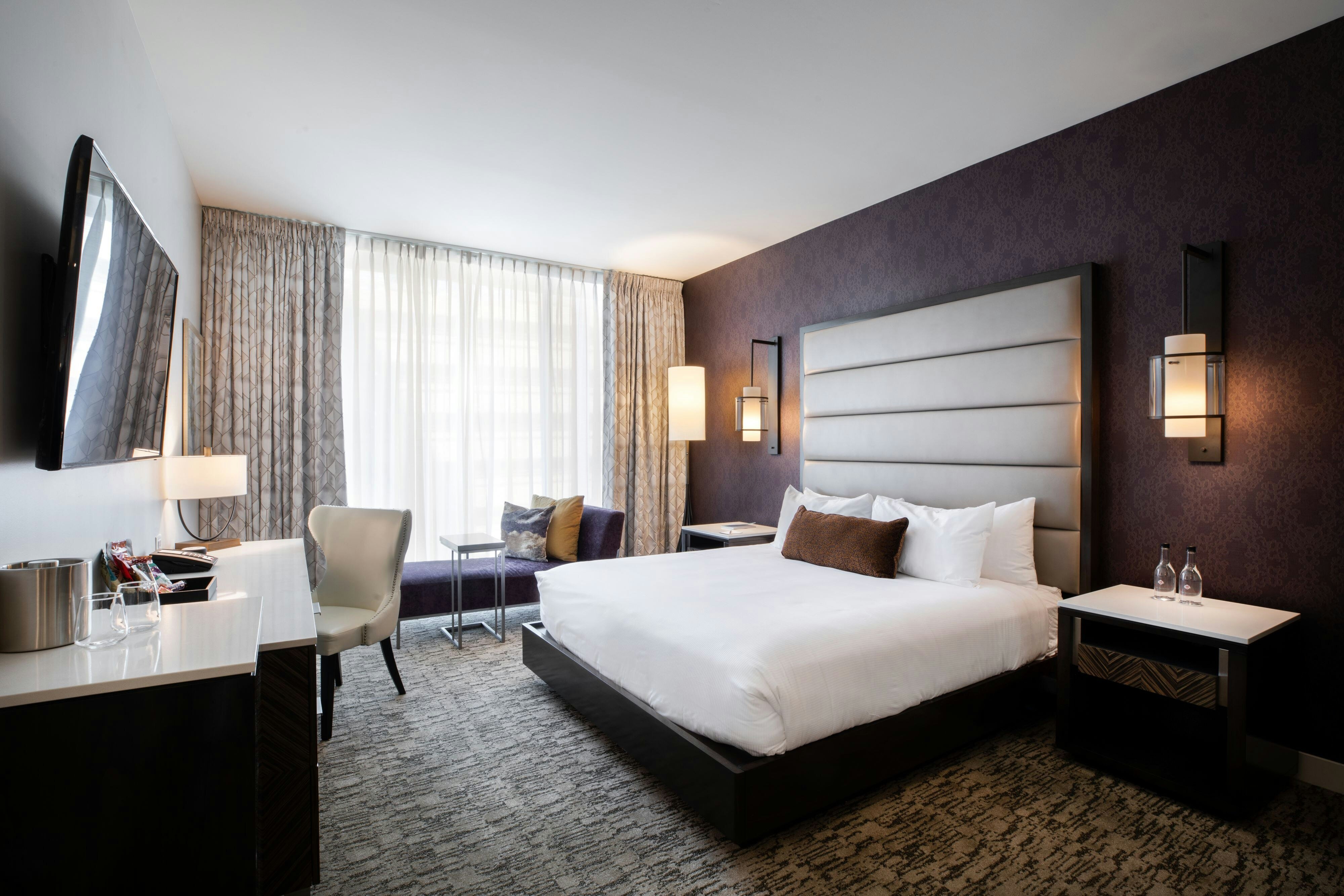 Ambassador Hotel Kansas City Autograph Collection-guestroom-Executive King Guest Room - Sitting Area.jpg