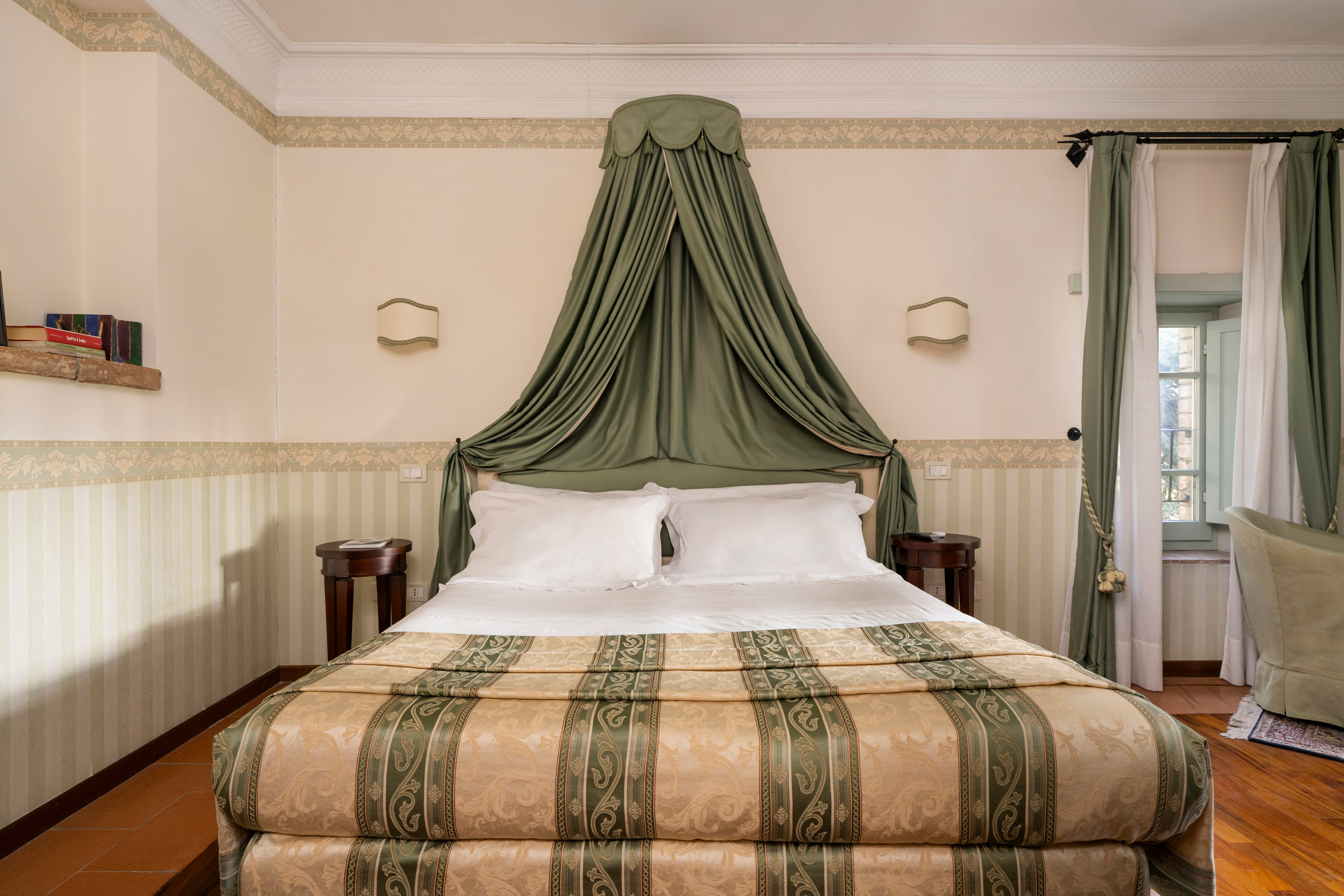 RELAIS PARCO DEI CAVALIERI-guestroom-Junior Suite.jpg