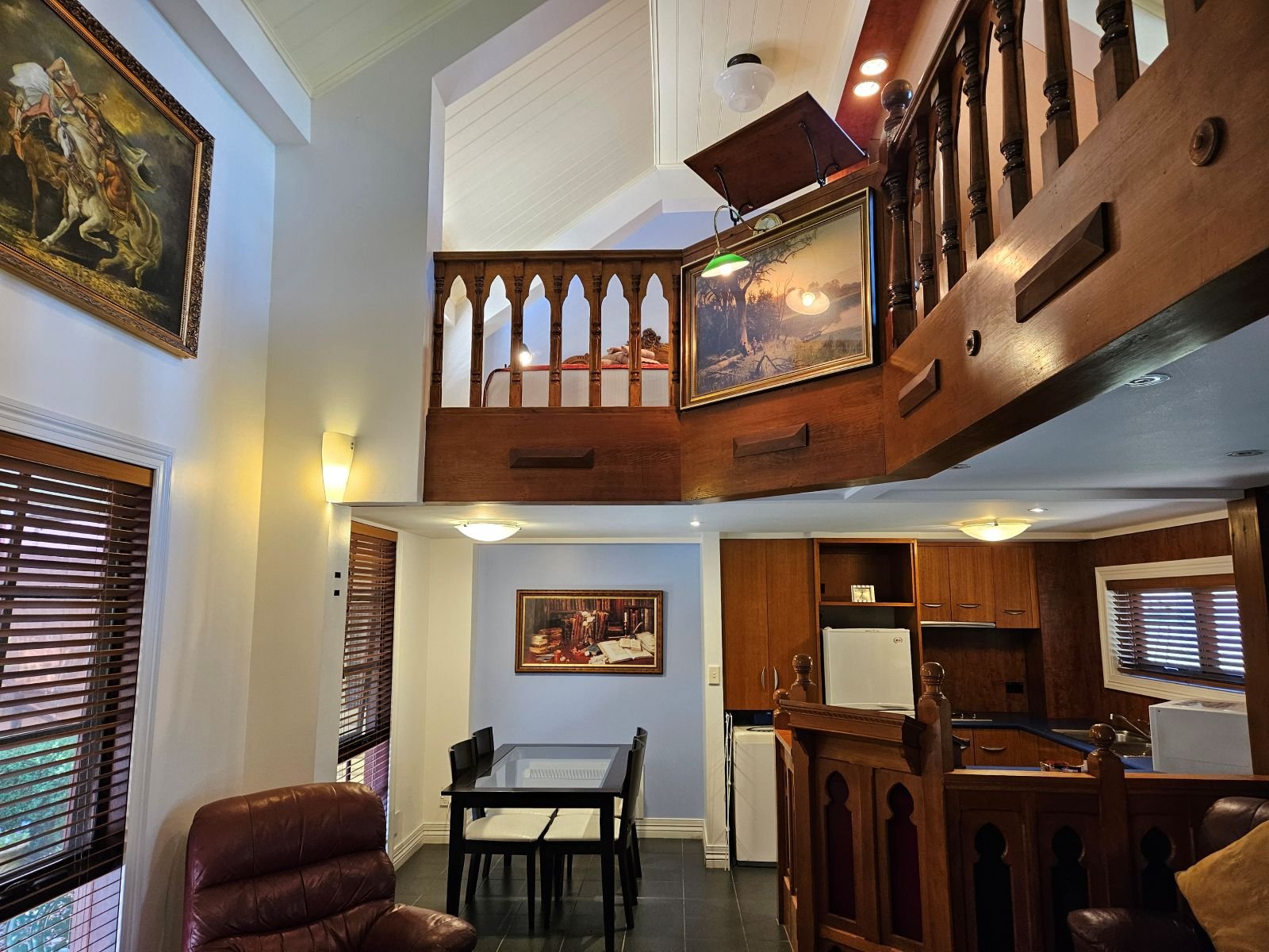 CAMPERDOWN MILL-guestroom-Vicarage Suite.jpg