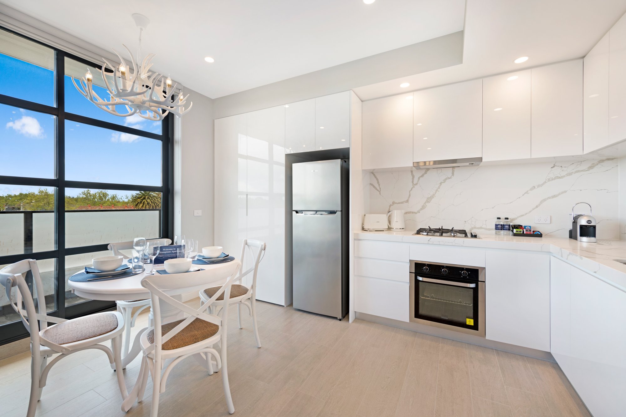 Hampton Apartments St. Kilda-guestroom-B DLX KITCHEN DINING.jpg
