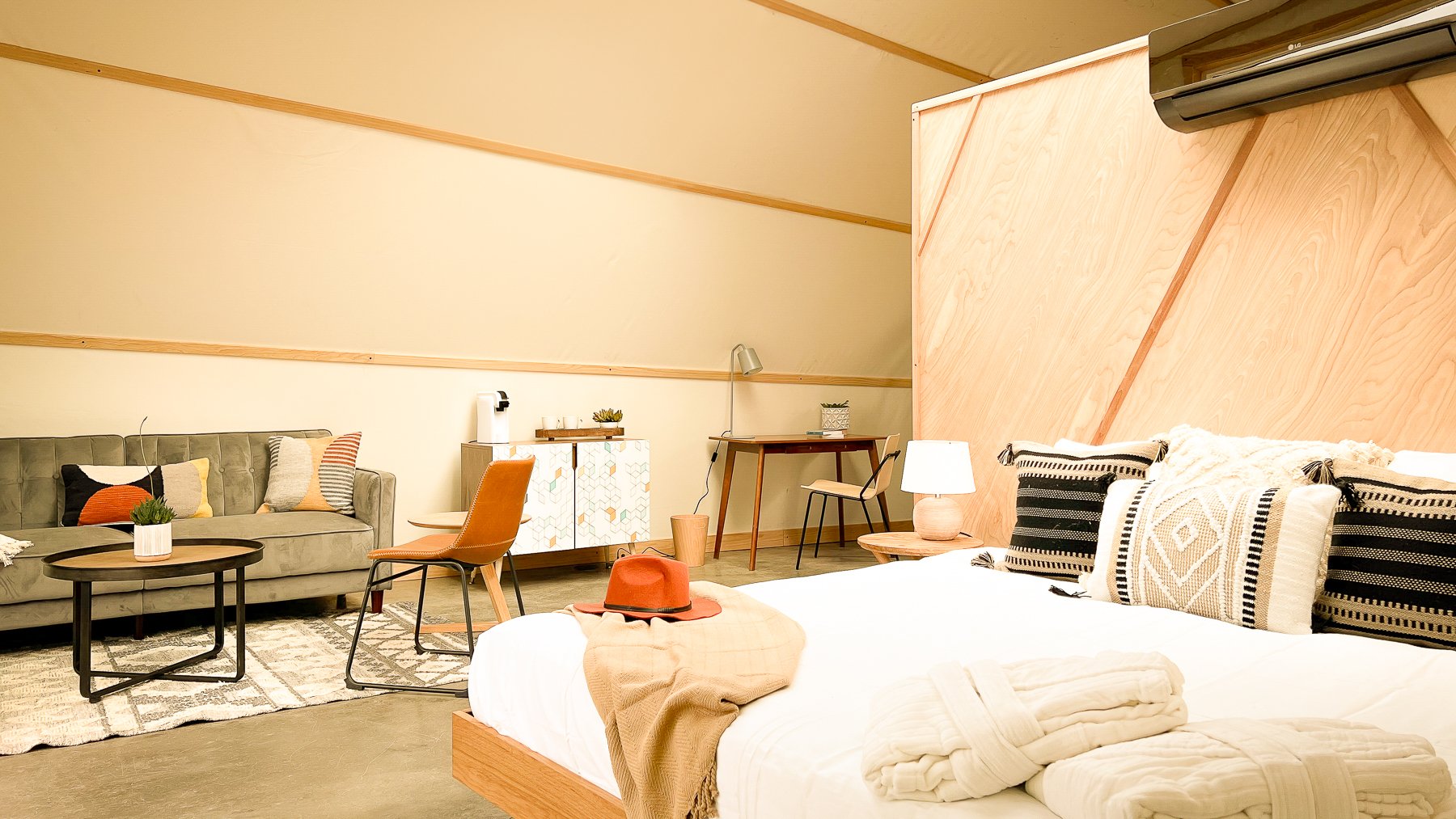 Backland Resort-guestroom-Bedroom.jpg