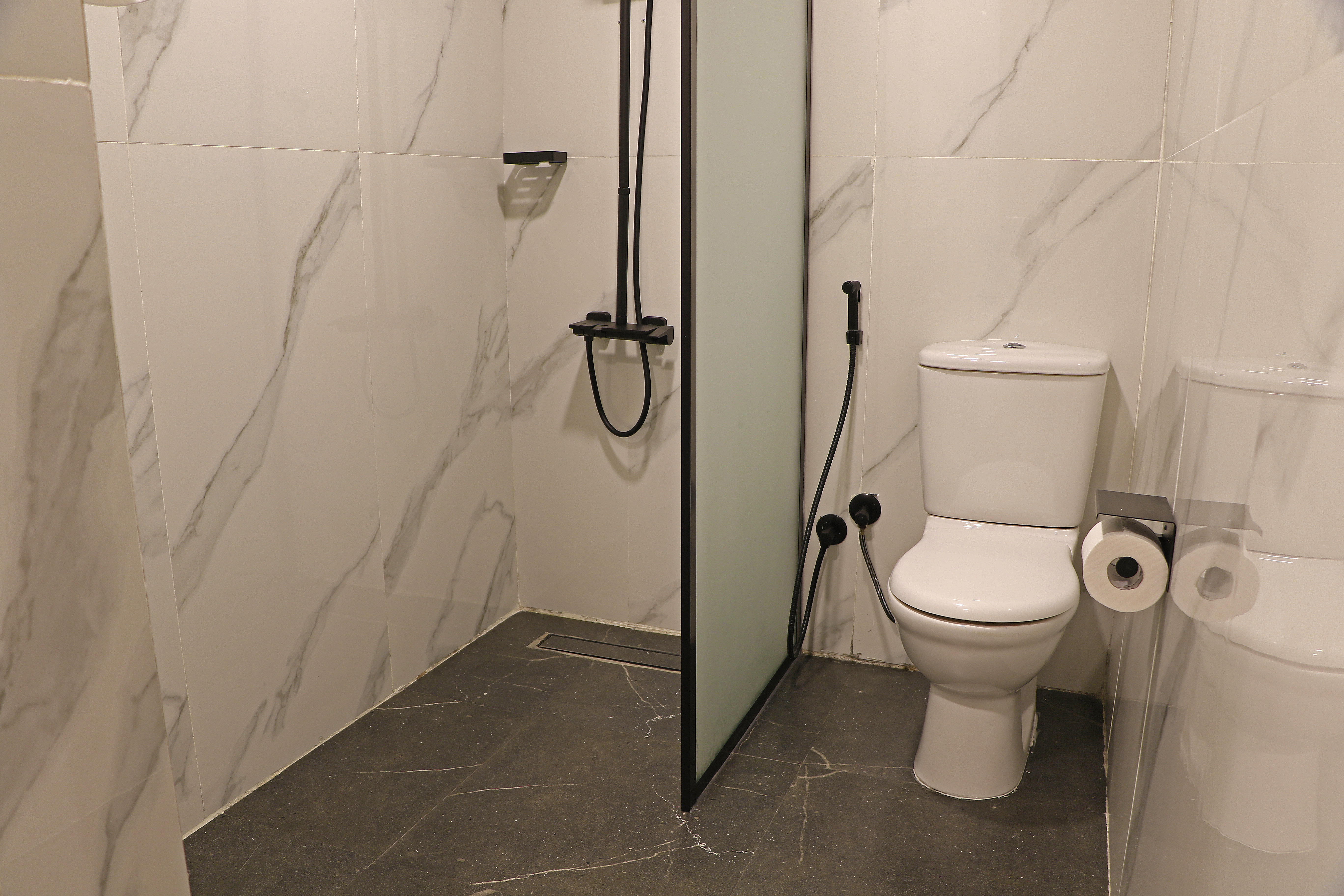 Regency Inn Oman Hotel-guestroom-Standard King Bathroom.jpg