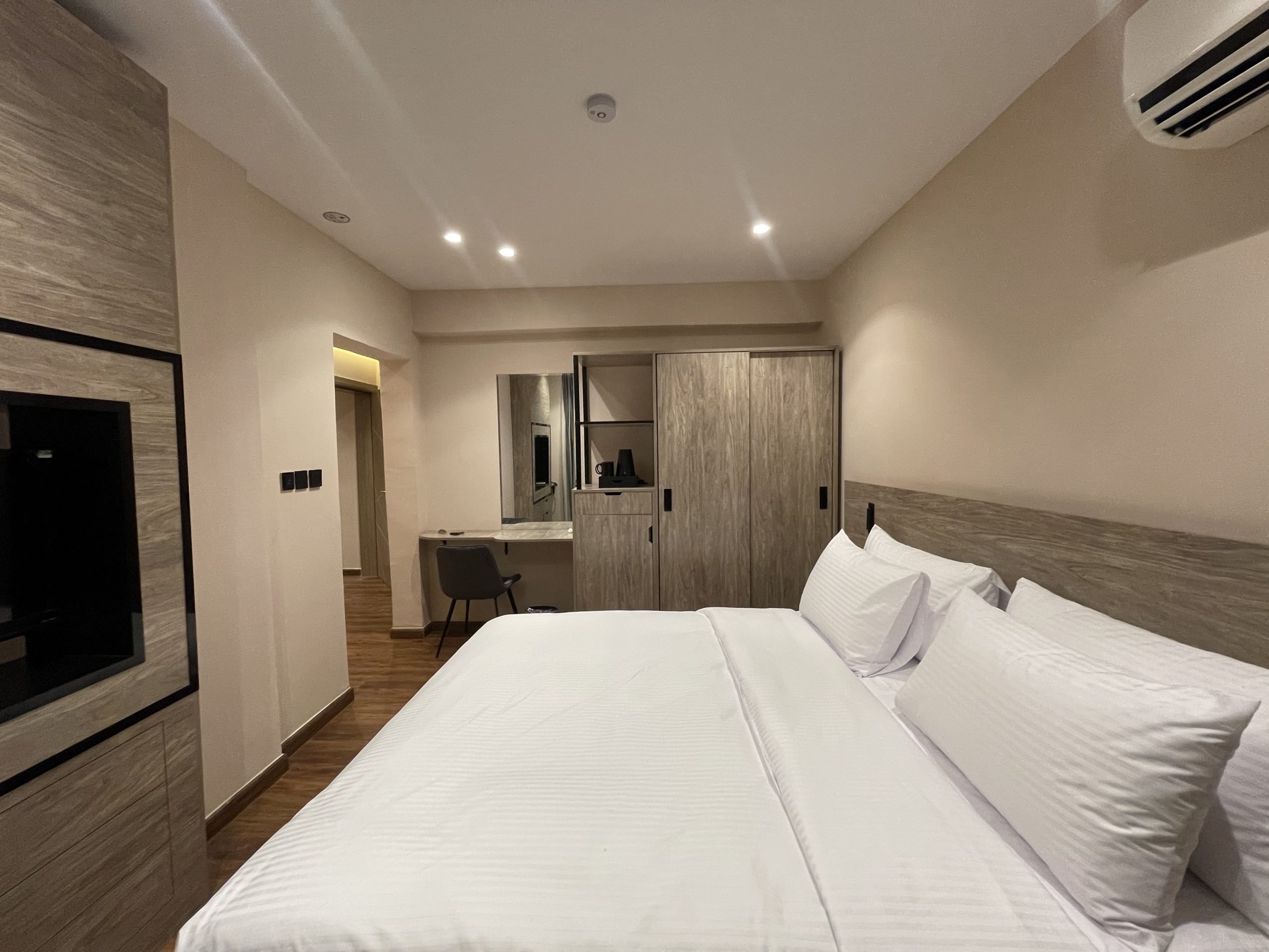 Regency Inn Oman Hotel-guestroom-Superior King.jpg