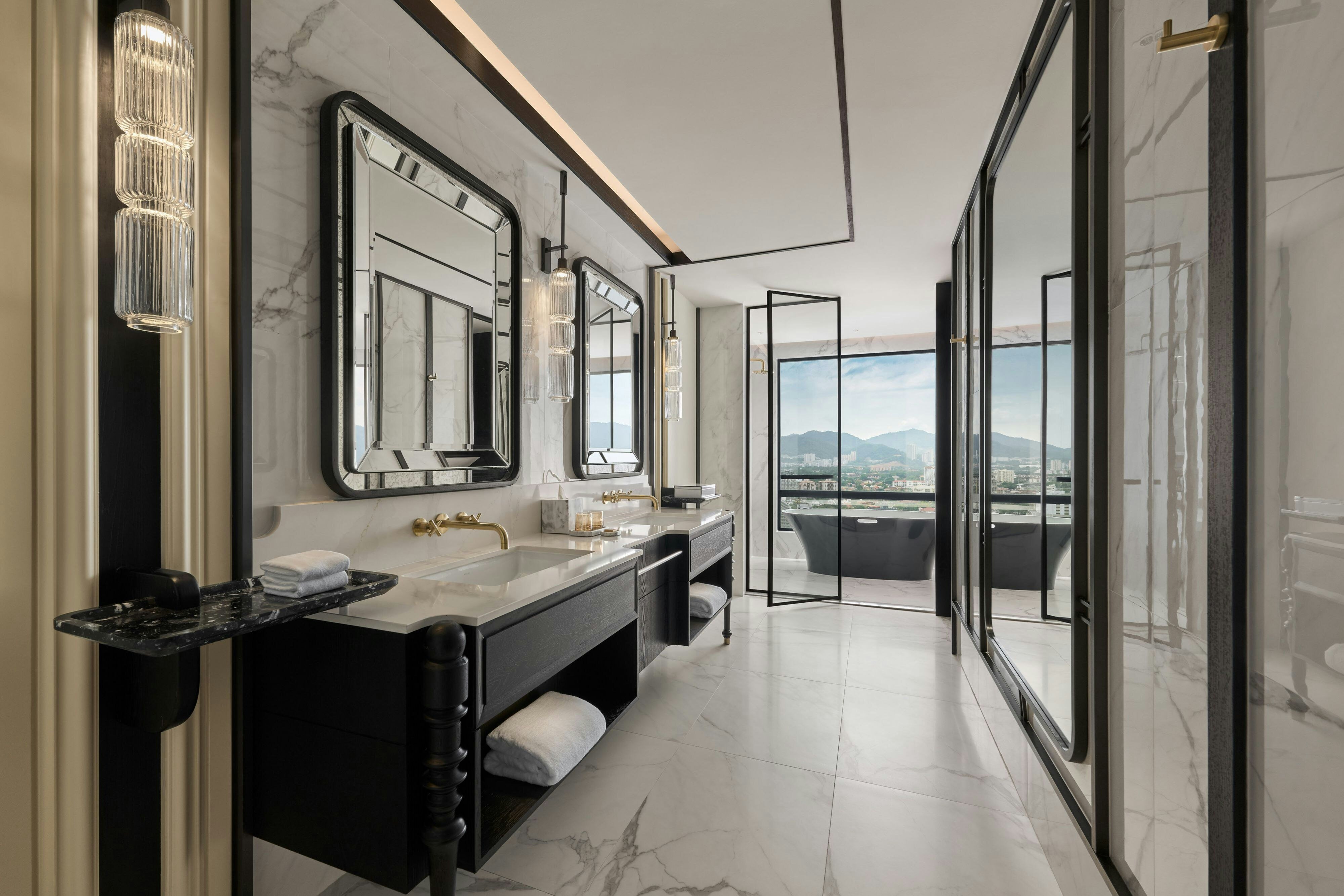 The Millen Penang Autograph Collection-guestroom-Traders Bathroom City View.jpg