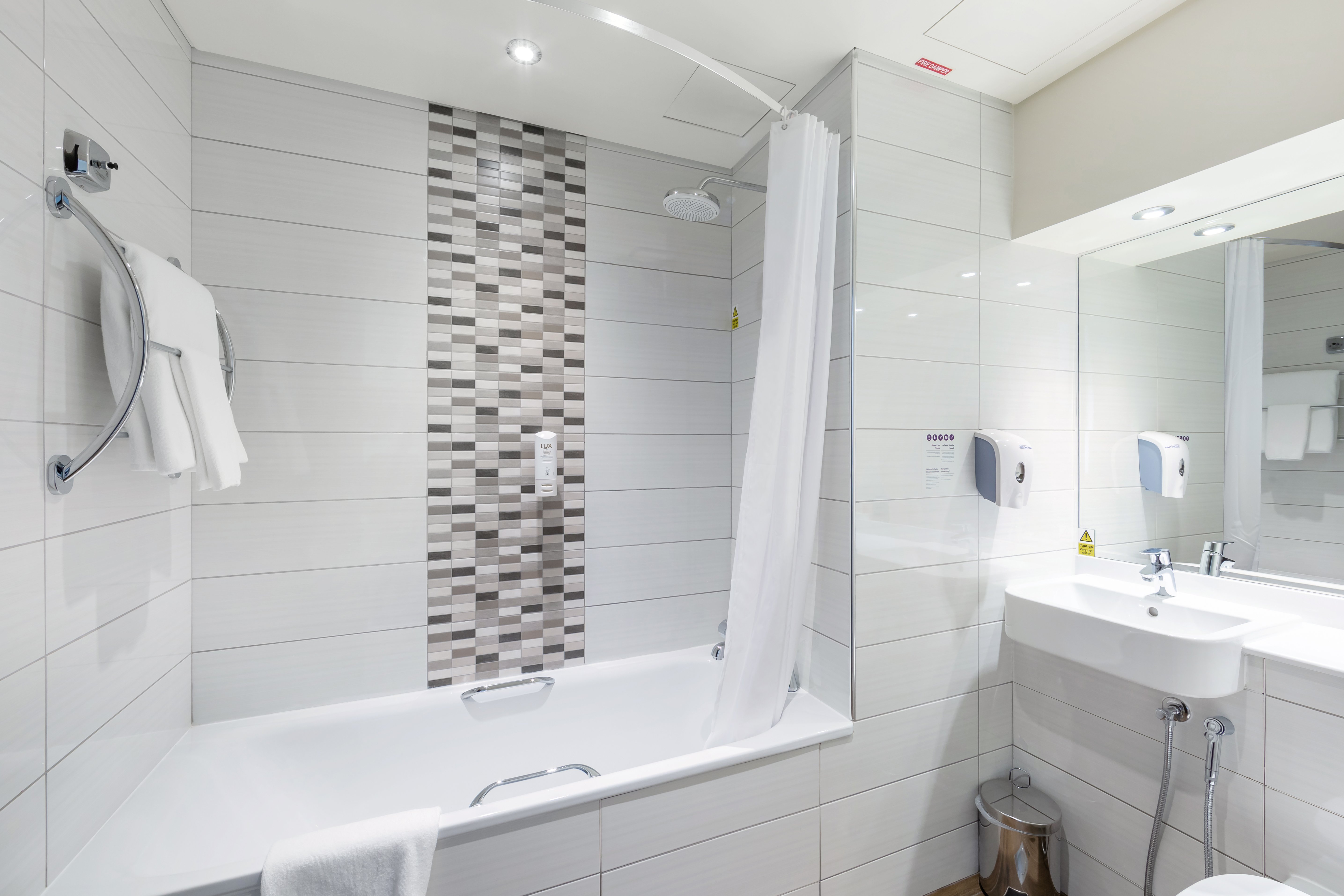 PREMIER INN DOHA AIRPORT-guestroom-Bathroom.jpg