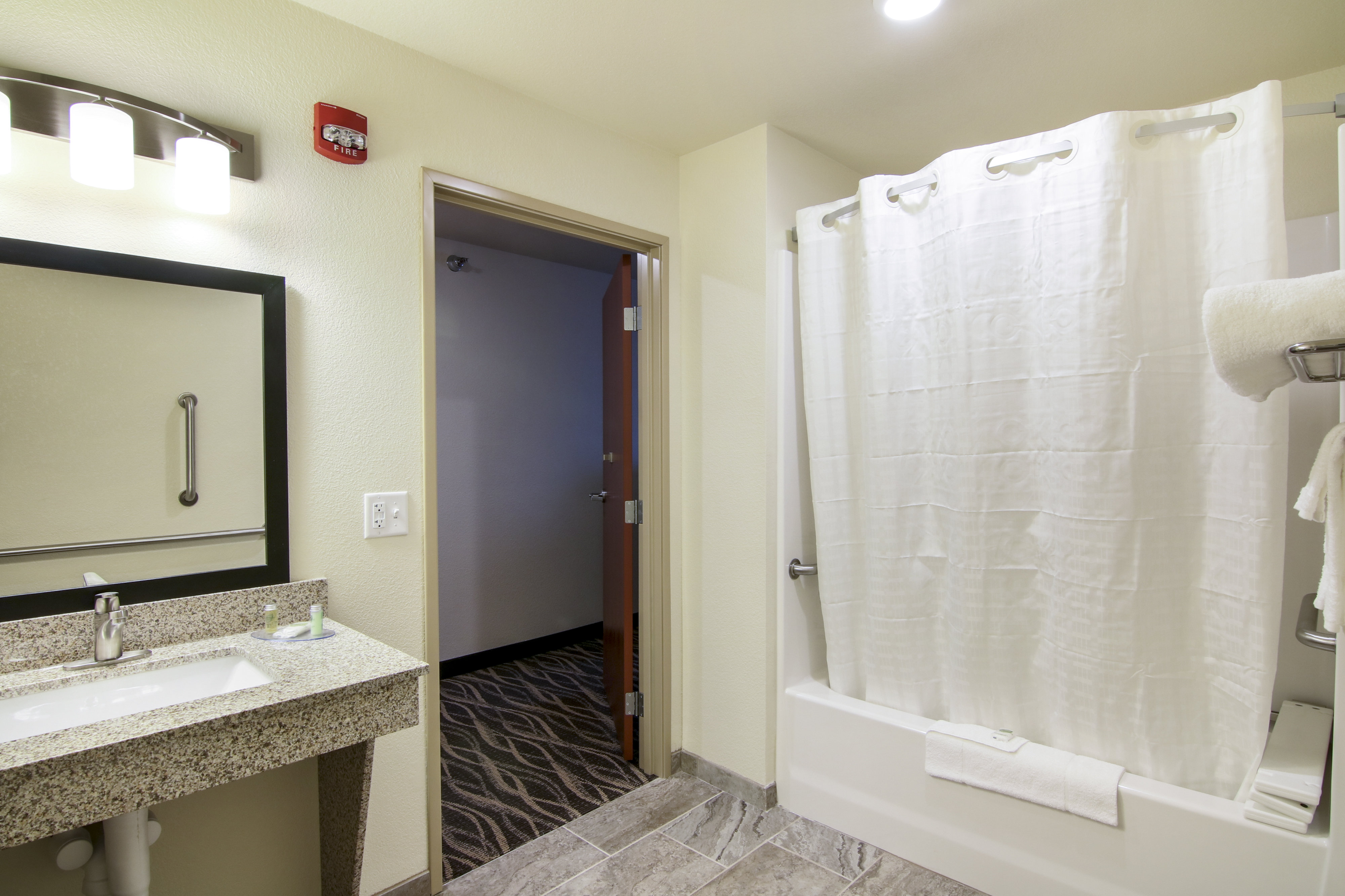 COBBLESTONE INN AT UW STOUT-guestroom-Accessible Bathroom.jpg