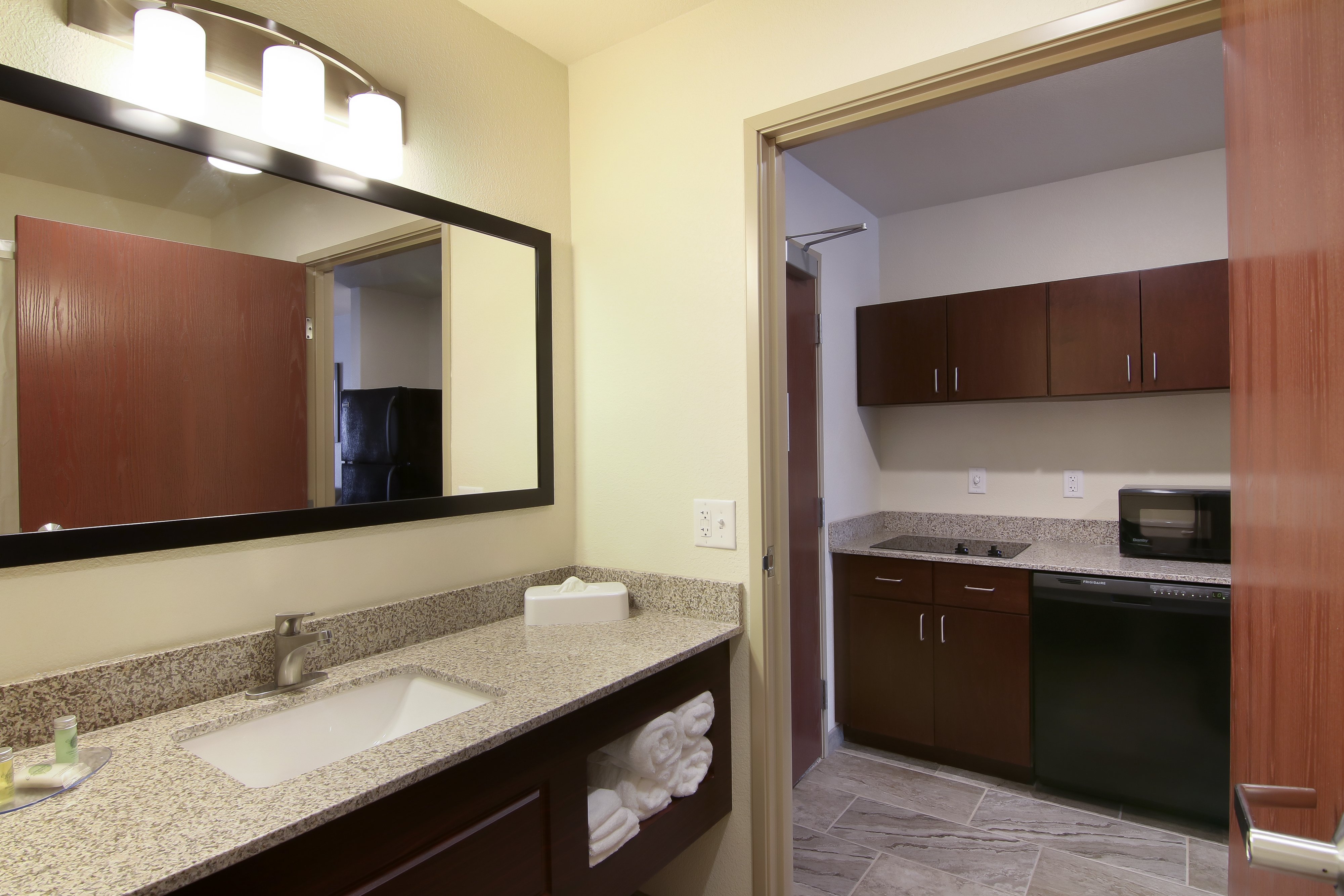 COBBLESTONE INN AT UW STOUT-guestroom-Single King Suite Extended Stay.jpg