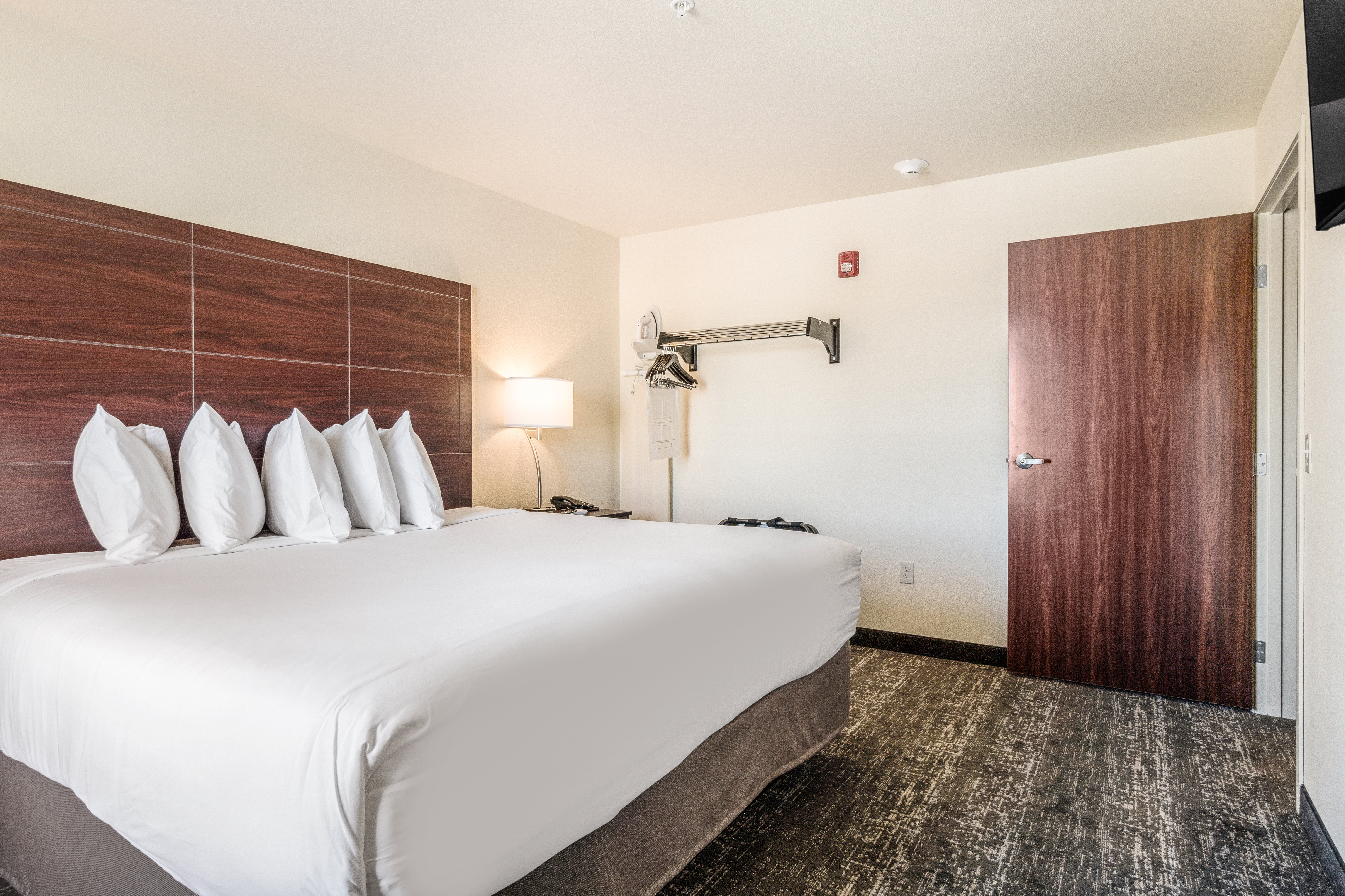 COBBLESTONE HOTEL OF NEWPORT-guestroom-Single King Extended Stay Suite.jpg