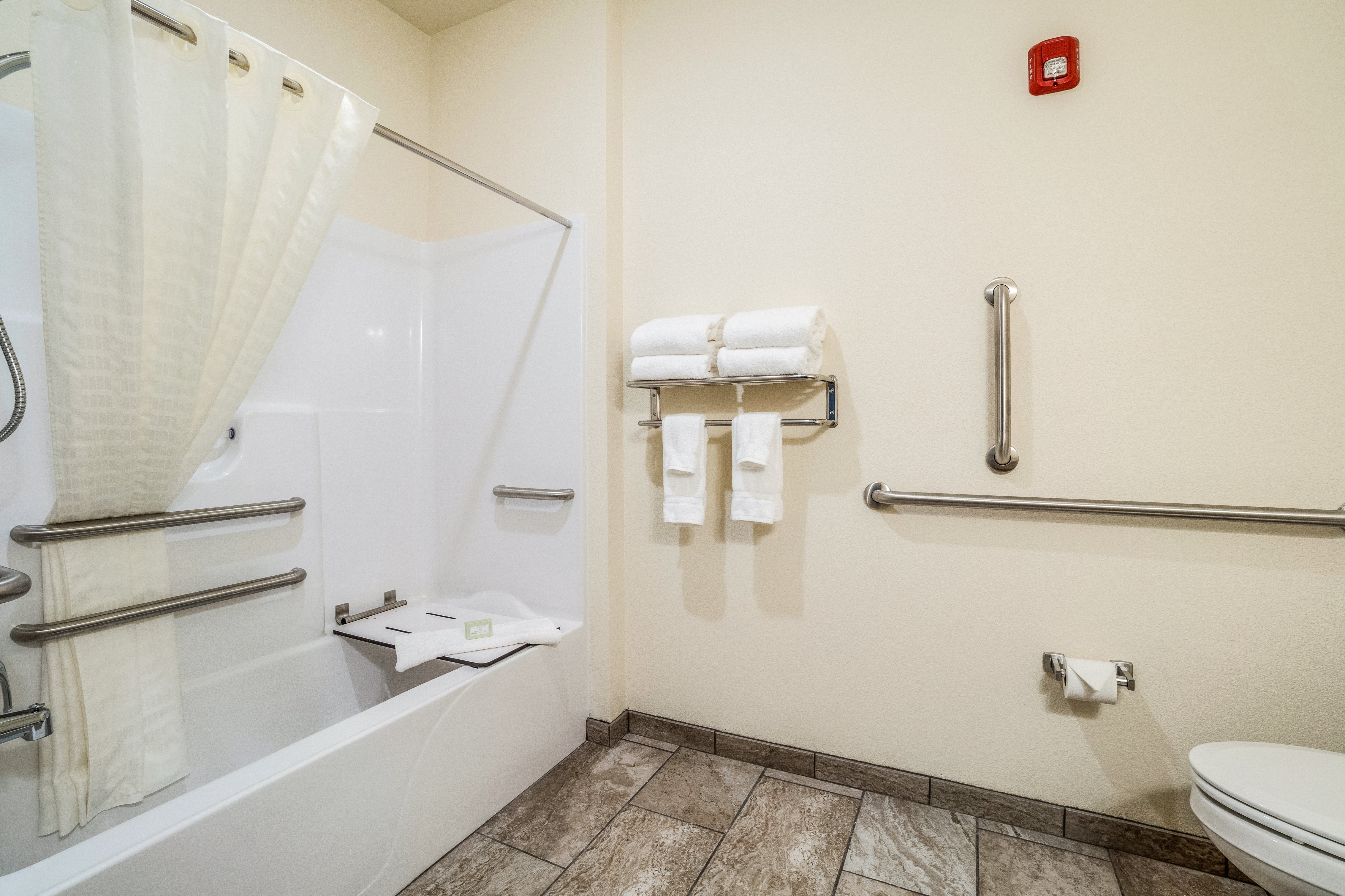 COBBLESTONE HOTEL OF NEWPORT-guestroom-Accessible Bathtub.jpg