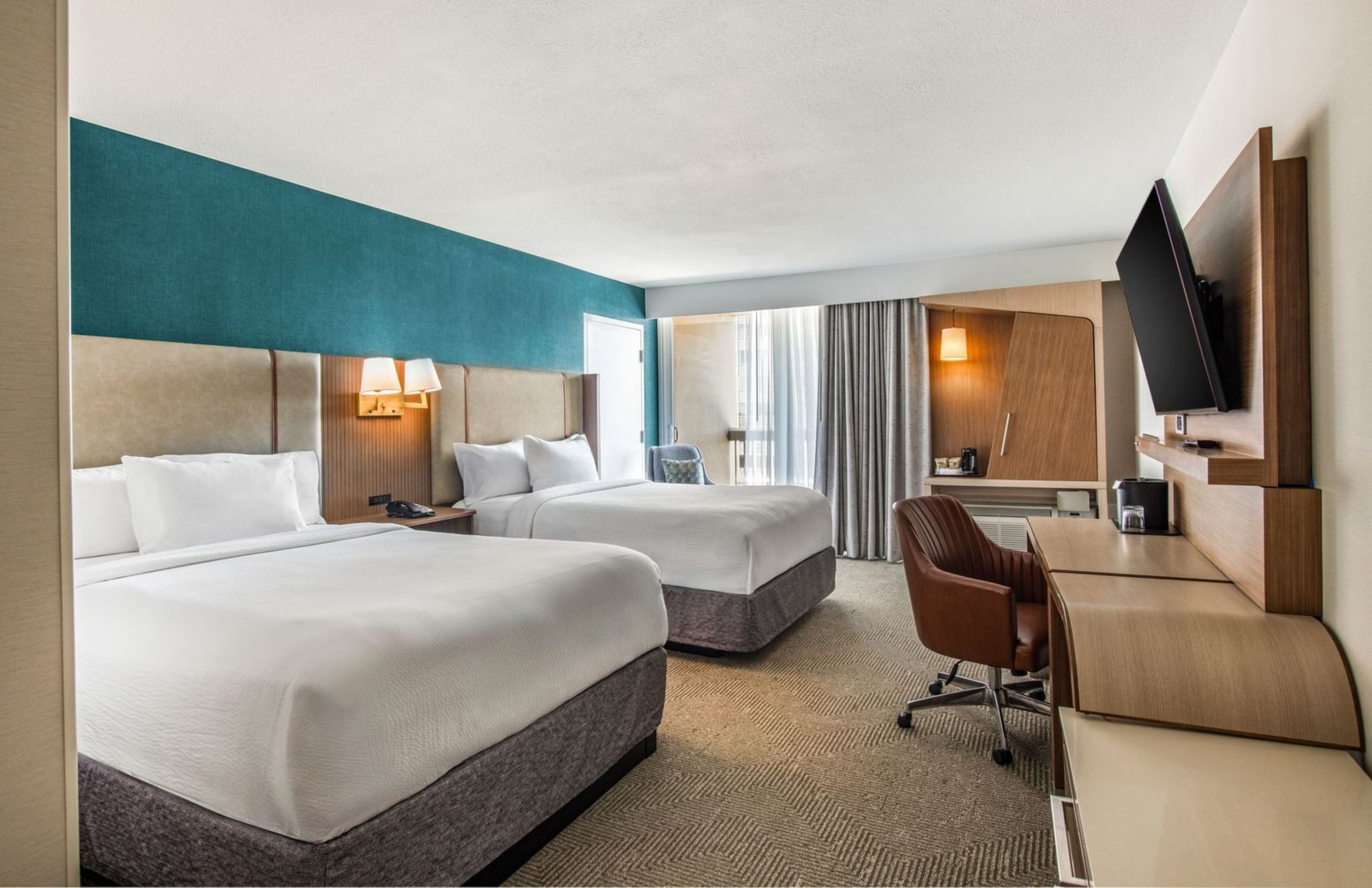 HOLIDAY INN OXNARD - VENTURA BY IHG-guestroom-Have company? We've got you covered in our 2 Queen bedroom..jpg