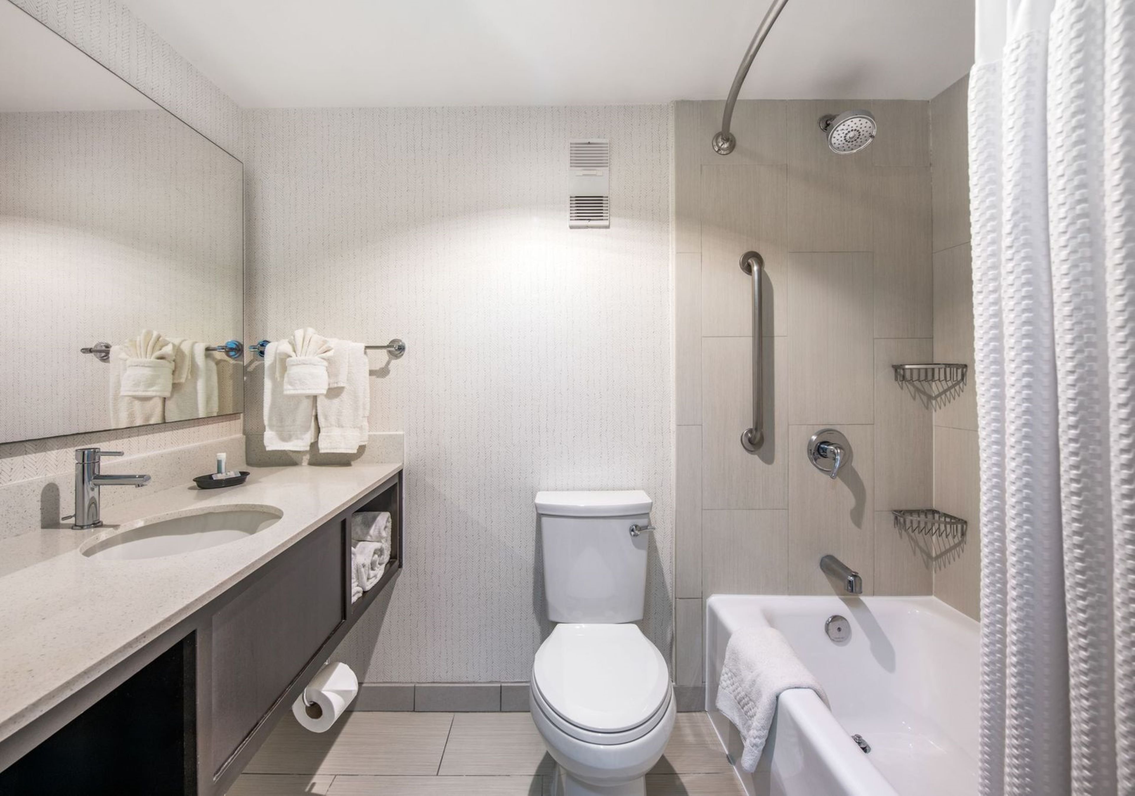 HOLIDAY INN OXNARD - VENTURA BY IHG-guestroom-Our guest bathrooms have plenty of counter space to get ready..jpg