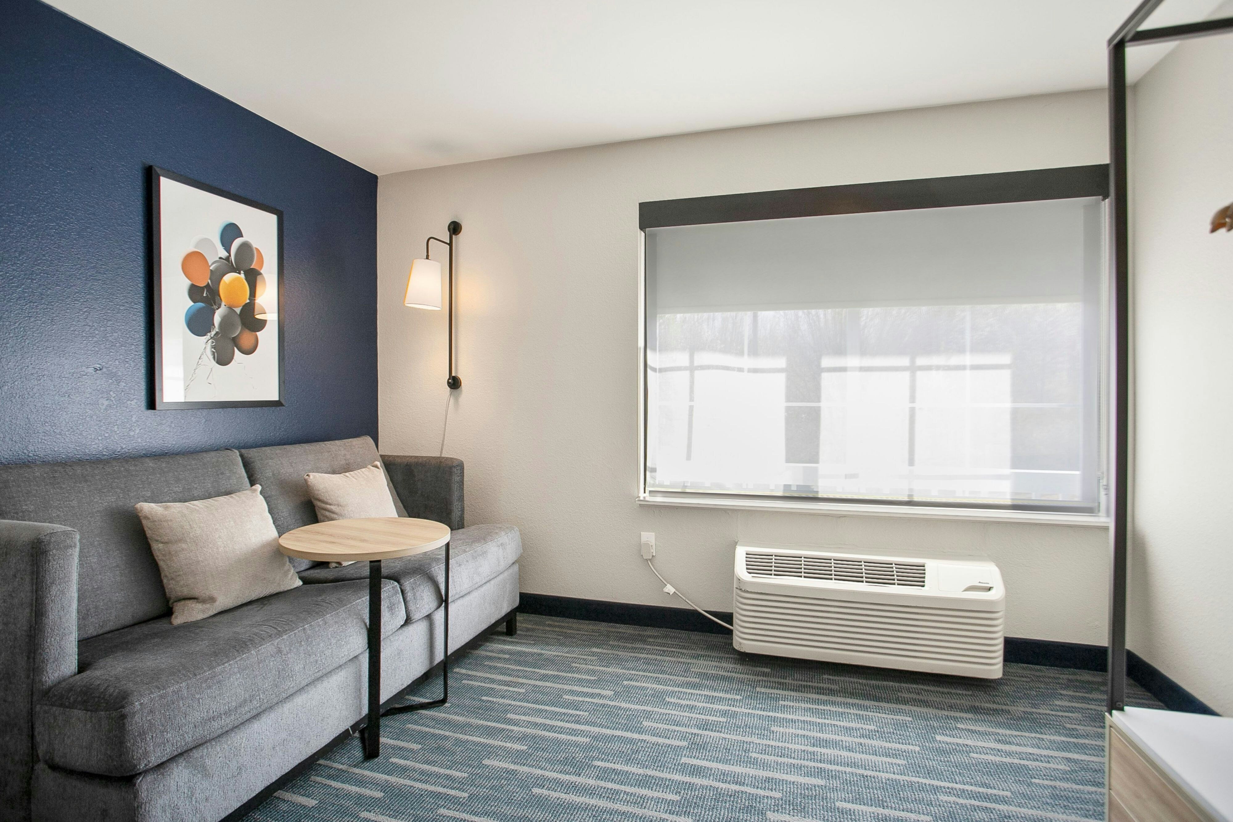 City Express by Marriott Duluth-guestroom-King Guest Room Sitting Area.jpg