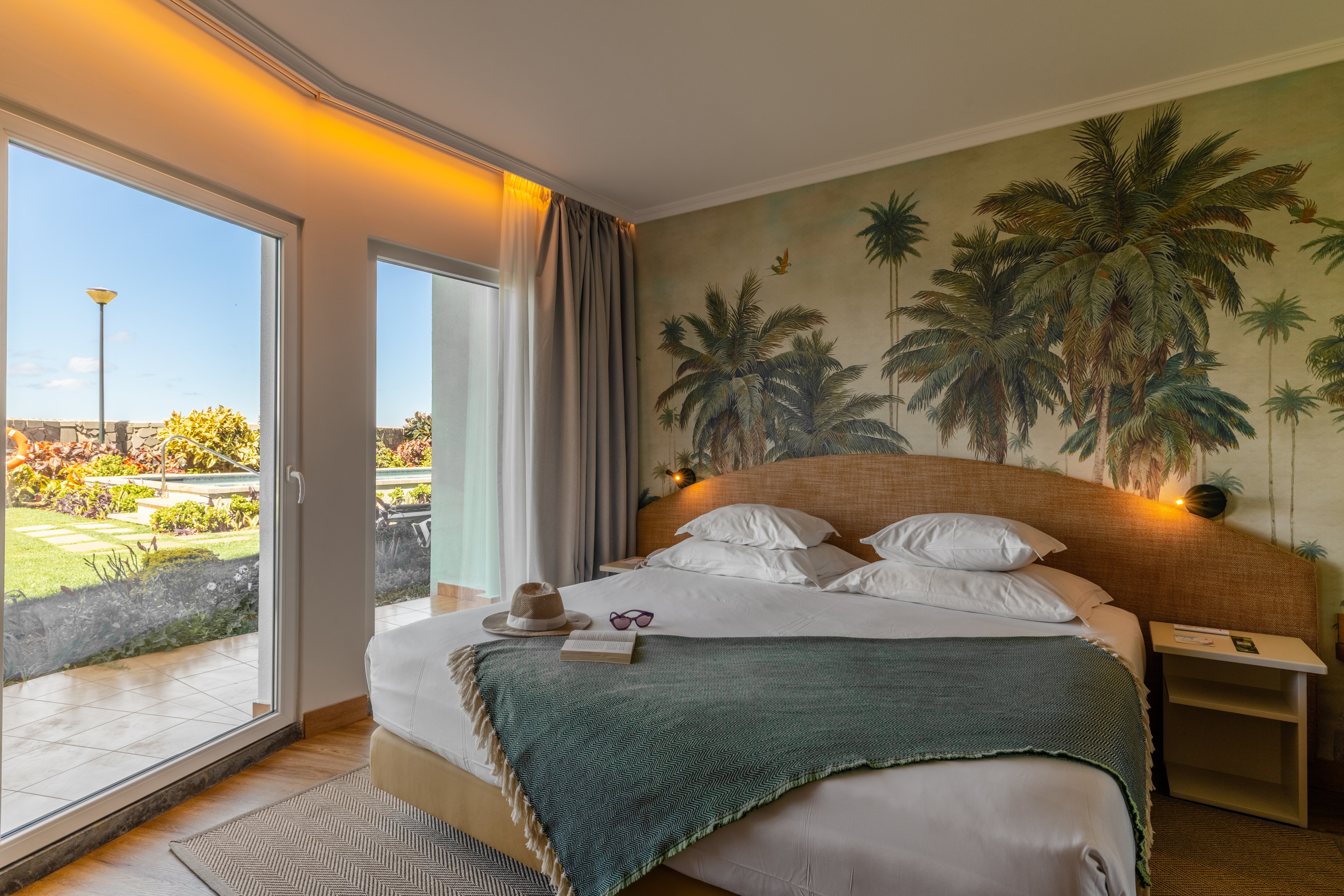 PESTANA OCEAN BAY-guestroom-PestanaOceanBay JuniorSuiteSeaView Room ().jpg