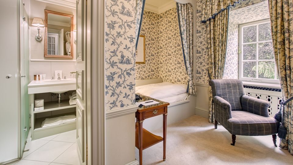 SCHLOSSHOTEL FRIEDRICHSRUHE-guestroom-Comfort single room Hunting Lodge - Wald & Schlosshotel Friedrichsruhe.jpg
