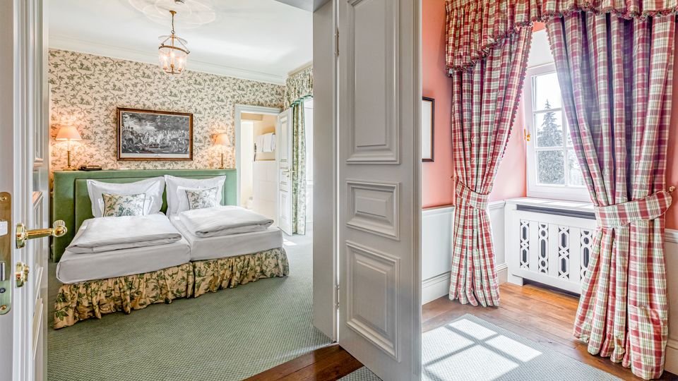 SCHLOSSHOTEL FRIEDRICHSRUHE-guestroom-Deluxe Junior Suite Hunting Lodge - Wald & Schlosshotel Friedrichsruhe.jpg