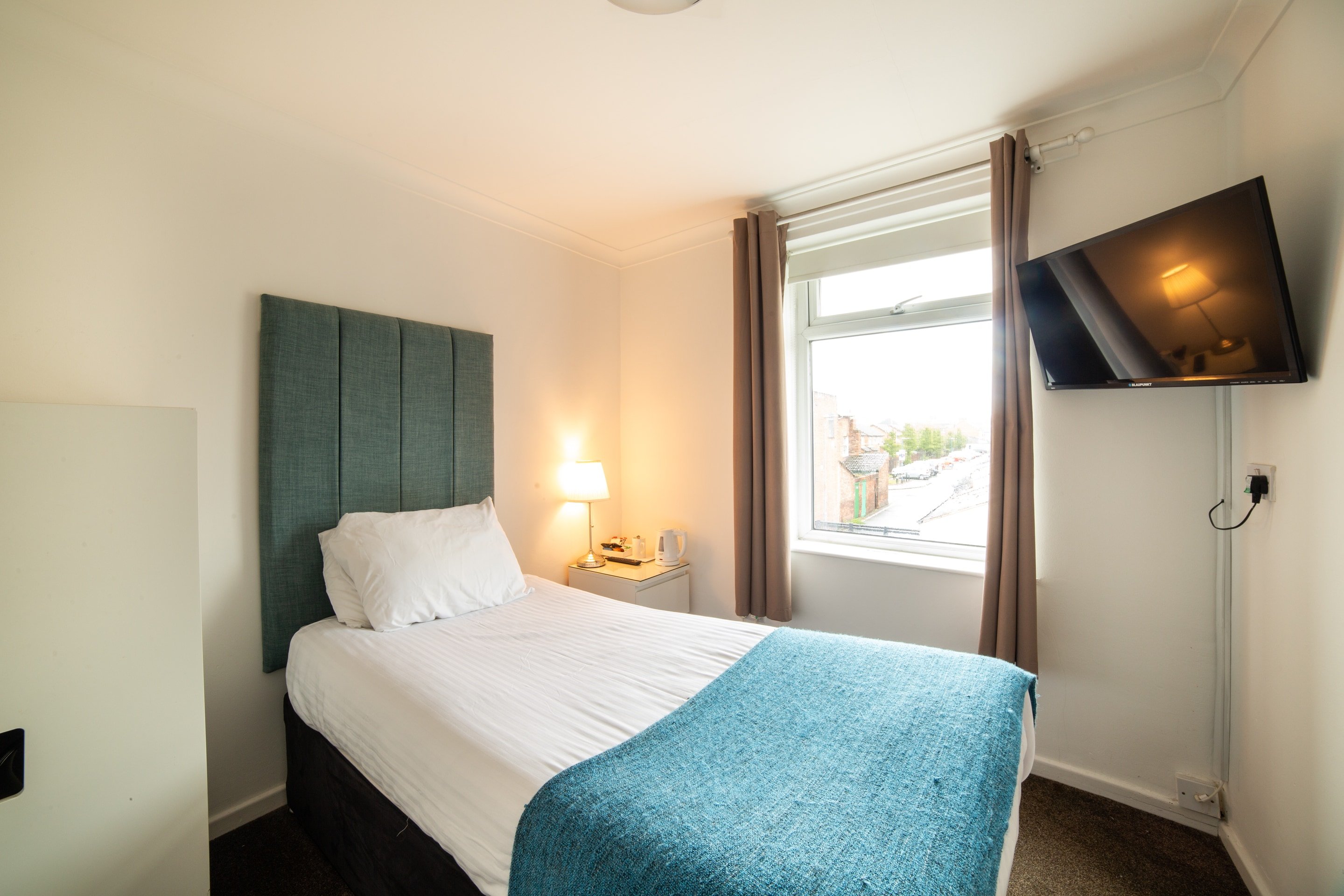 OYO THE DOUGLAS HOTEL-guestroom-Room.jpg