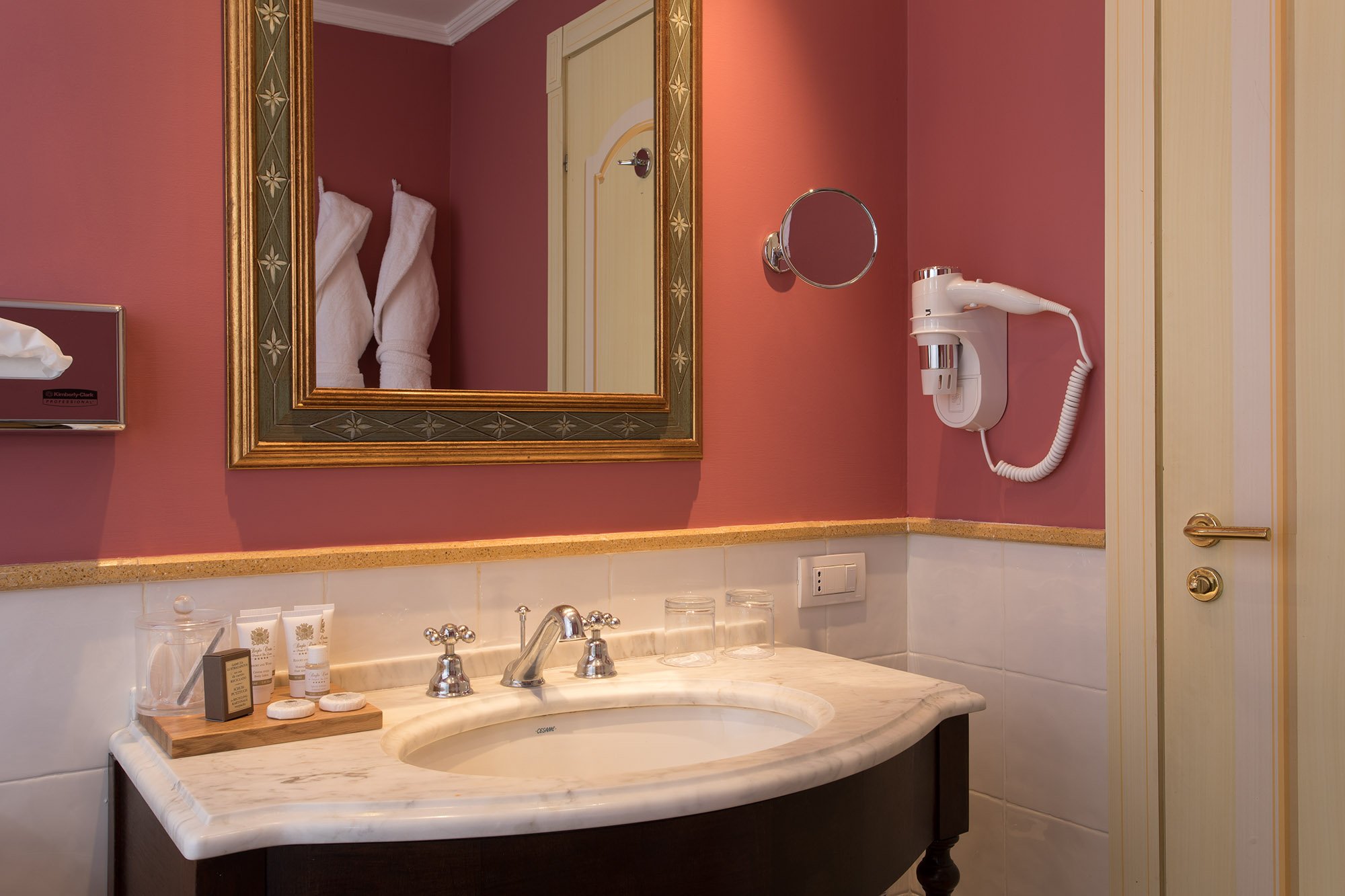 Baglio Oneto Resort-guestroom-Junior Suite Bathroom.jpg