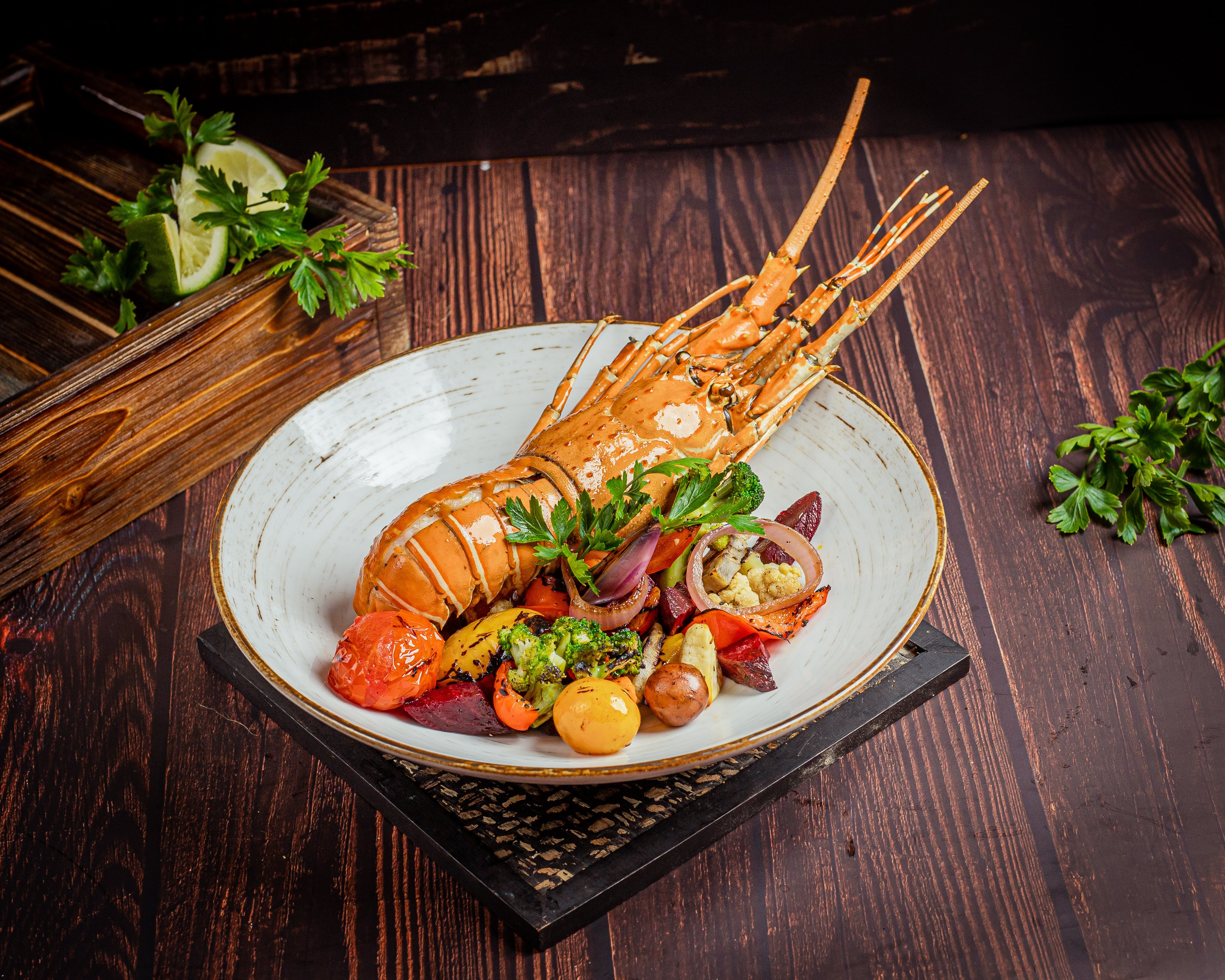 HOLIDAY INN DHAKA CITY CENTRE BY IH-guestroom-Succulent king prawns served in a flavorful, aromatic bowl..jpg