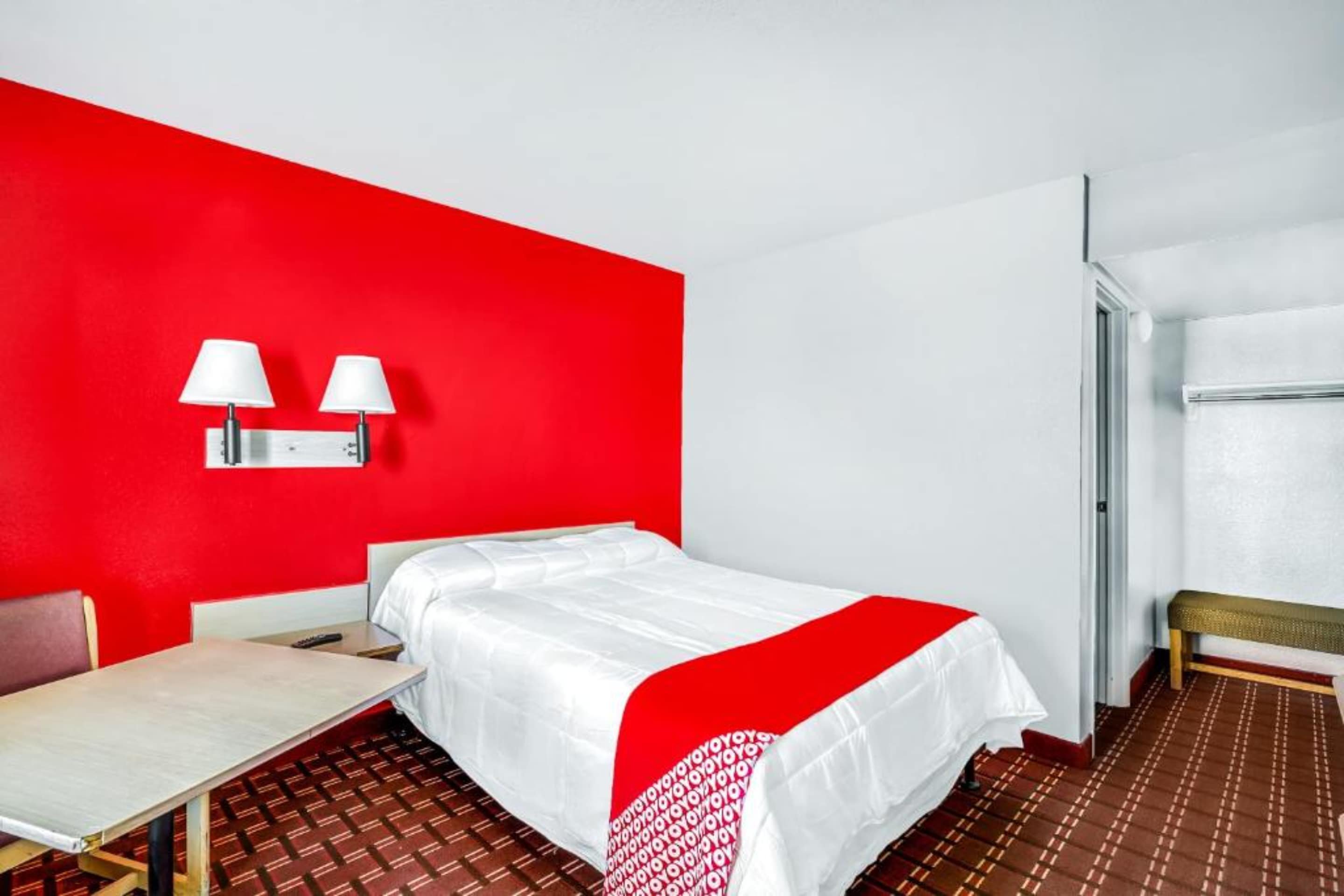 OYO HOTEL HOUSTON SOUTHWEST I-guestroom-Room.jpg