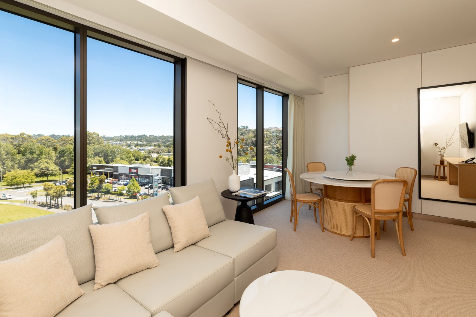 MAXIM HOTEL AUCKLAND-guestroom-Maxim Hotel Park Suite.jpg