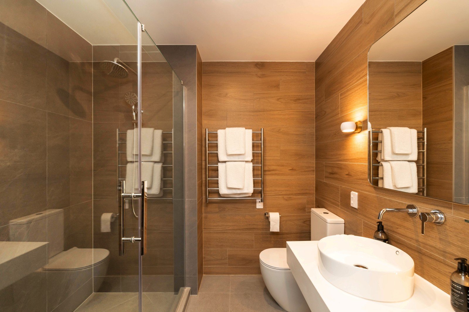 MAXIM HOTEL AUCKLAND-guestroom-Maxim Hotelbathroom.jpg
