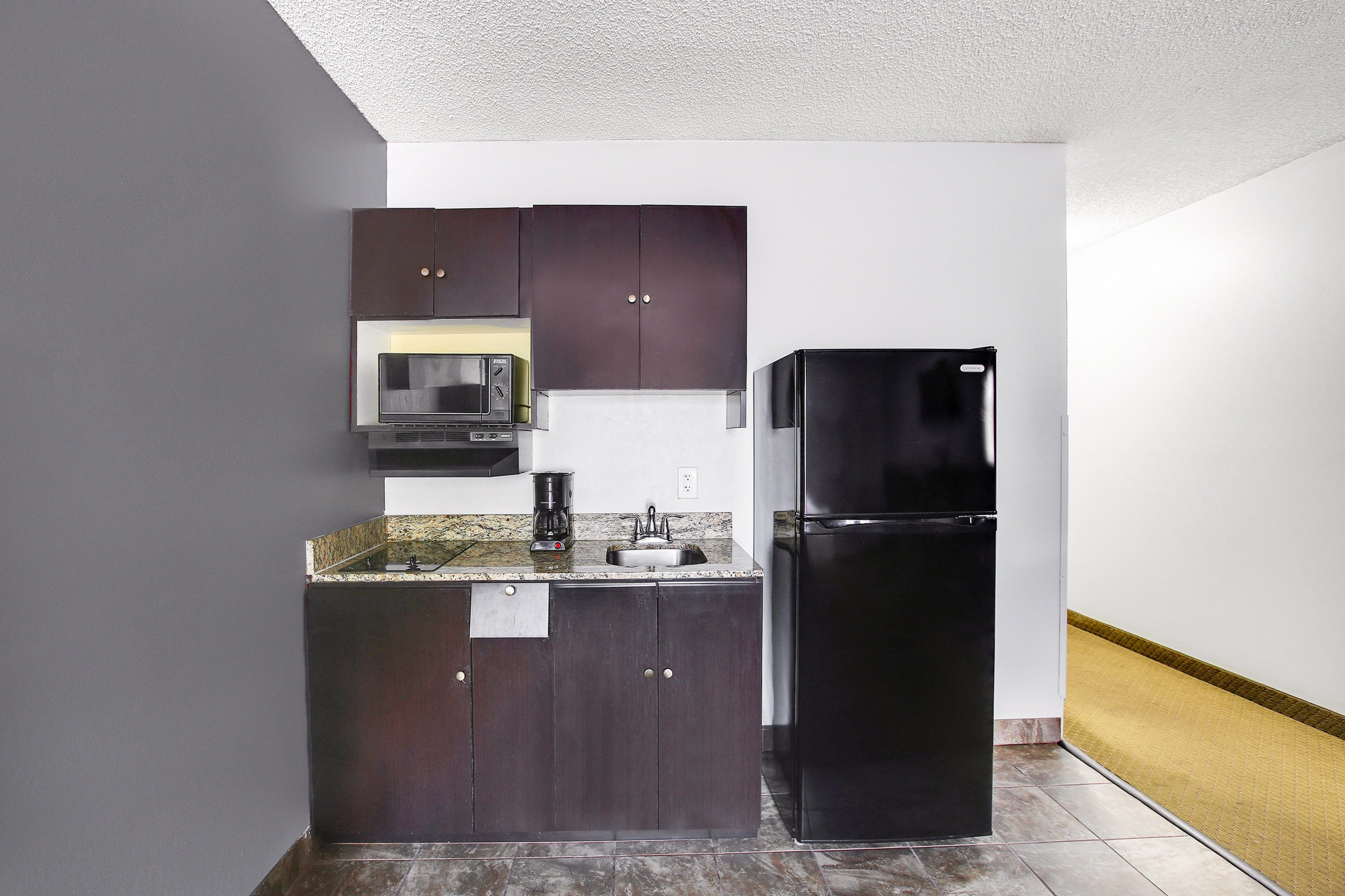 OYO HOTEL TEXARKANA TRINITY AR-guestroom-Kitchen.jpg