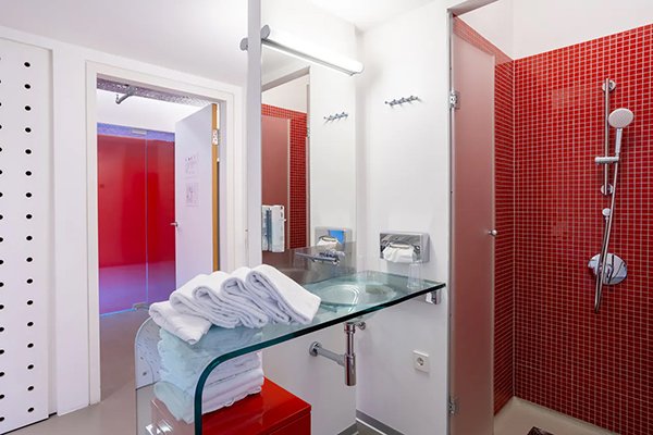 Dormero Beho Zugspitze-guestroom-Bathroom.jpg