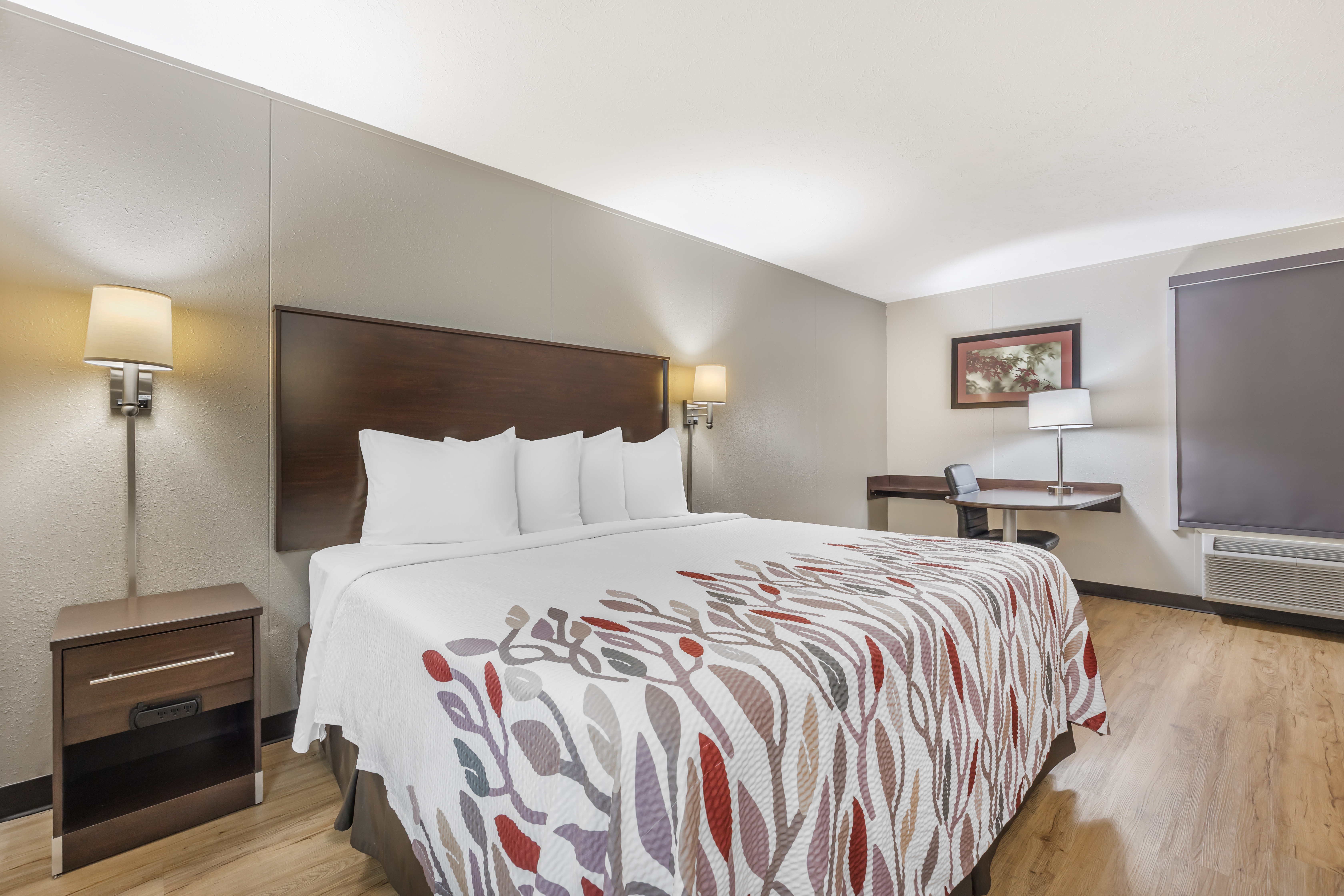 RED ROOF PADUCAH-guestroom-RRI NS Superior King Micro PRO Approved NPKM.jpg