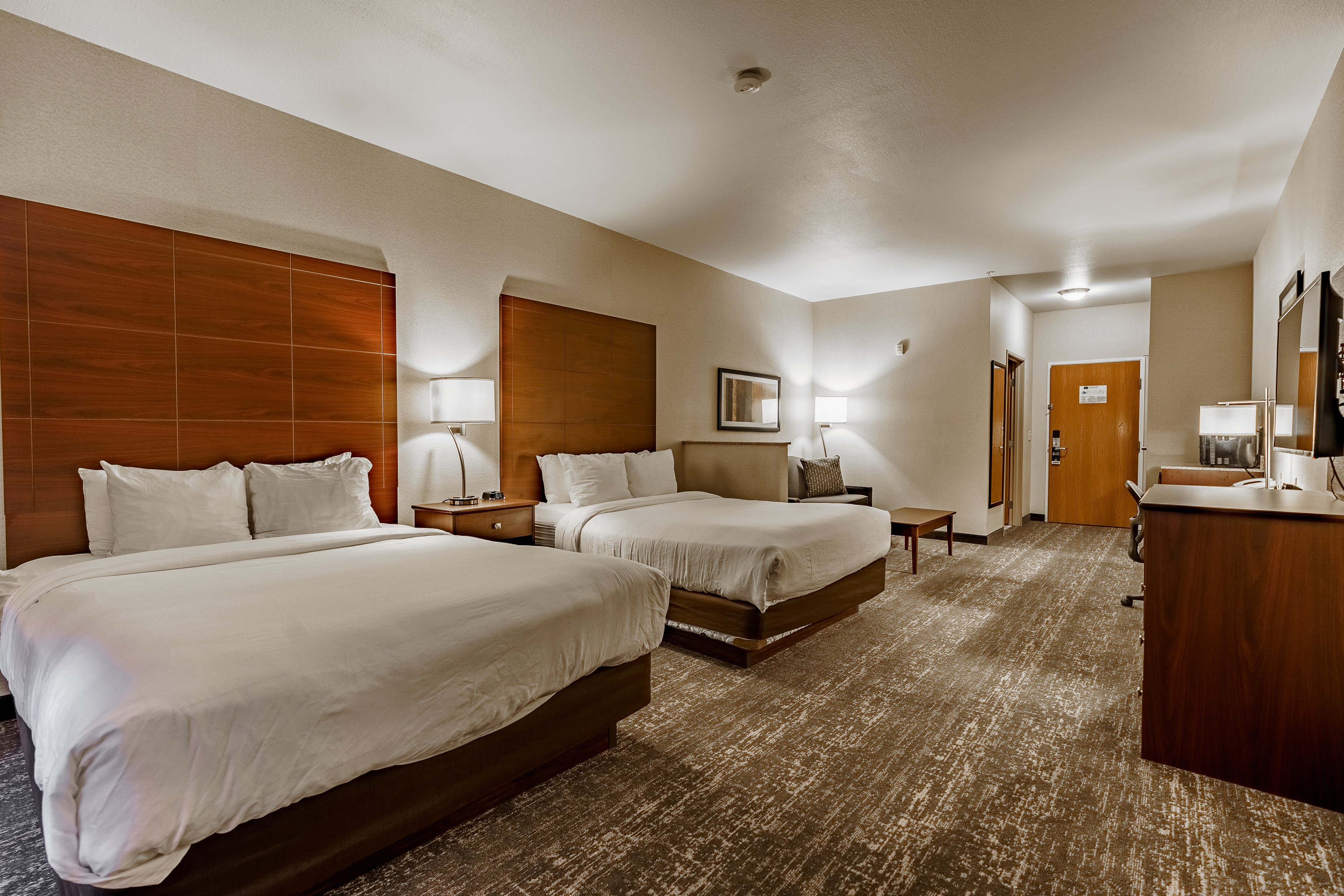 COBBLESTONE SUITES RIPON-guestroom-Double Queen Guestroom.jpg