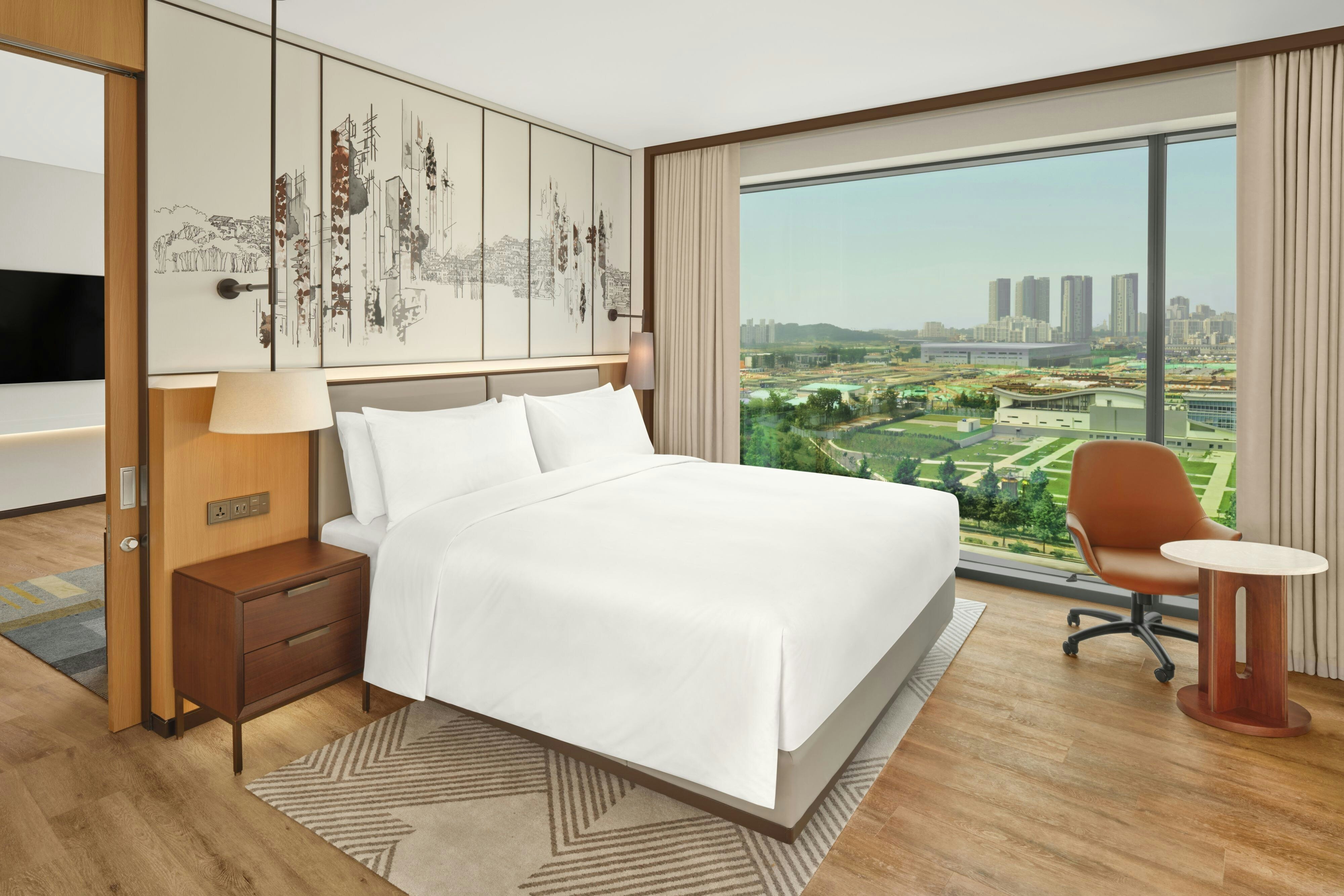 Courtyard by Marriott Pyeongtaek-guestroom-Deluxe Suite City View.jpg