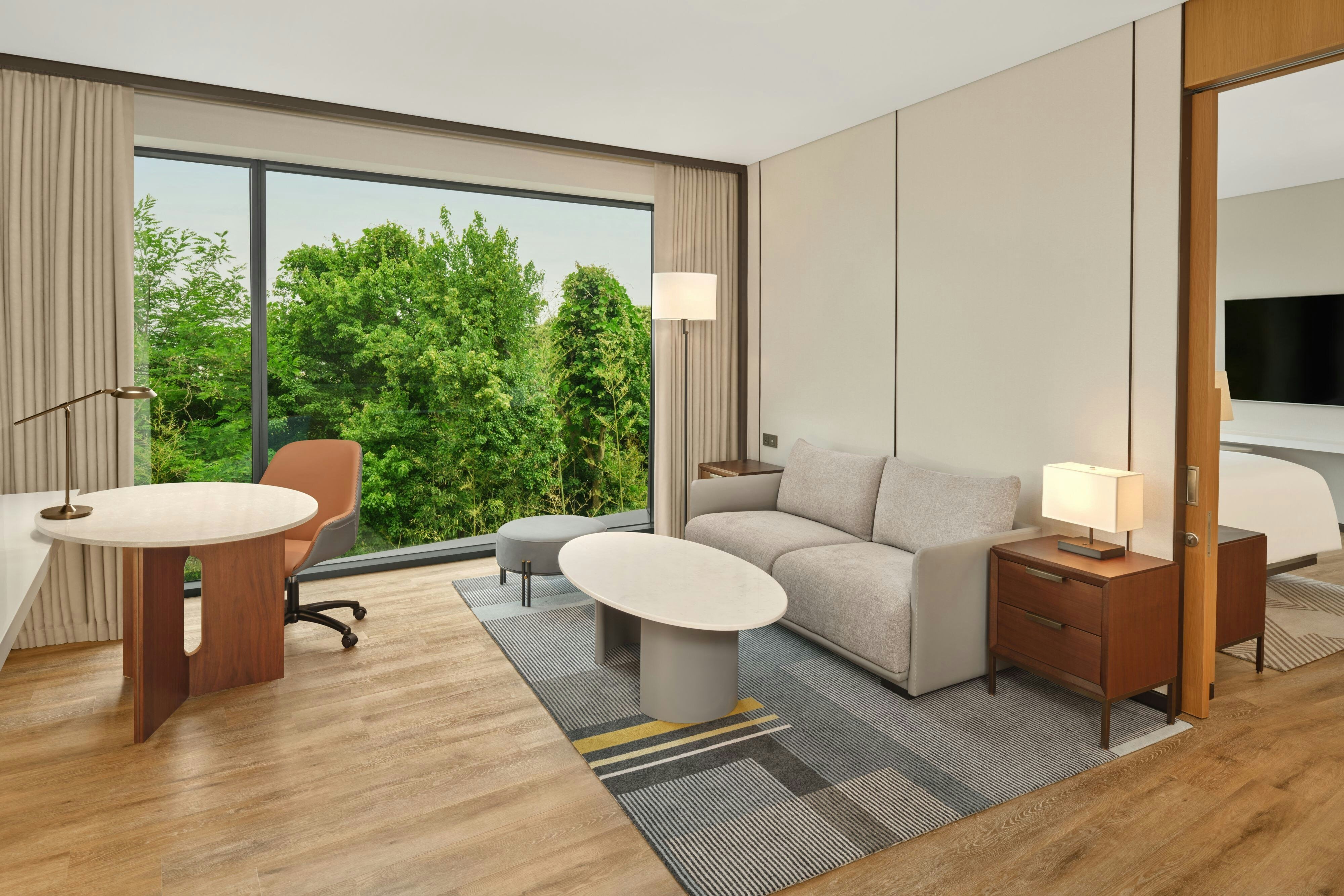Courtyard by Marriott Pyeongtaek-guestroom-Deluxe Suite Living Room.jpg