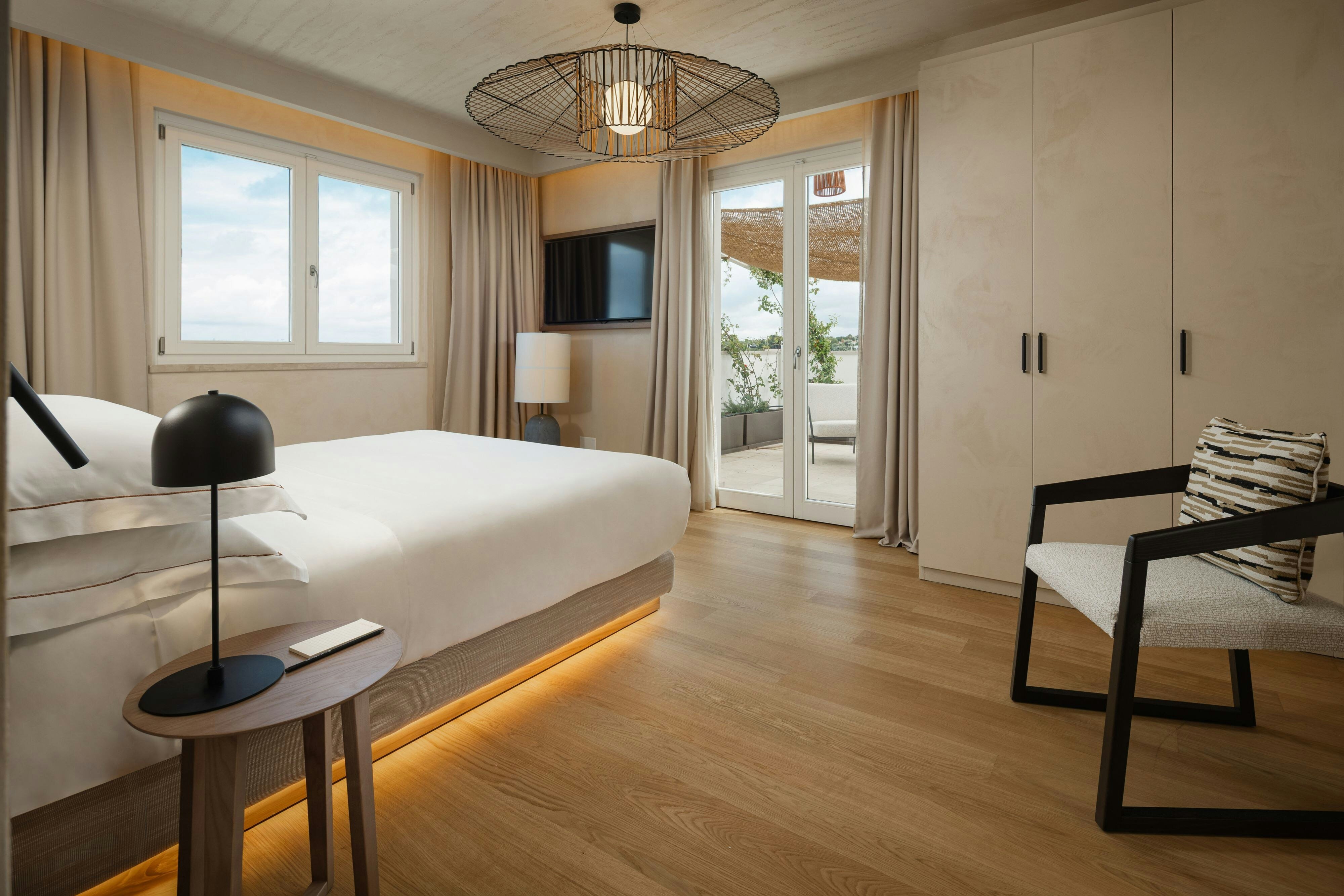 Cala Ponte a Tribute Portfolio Hotel-guestroom-Junior suite.jpg