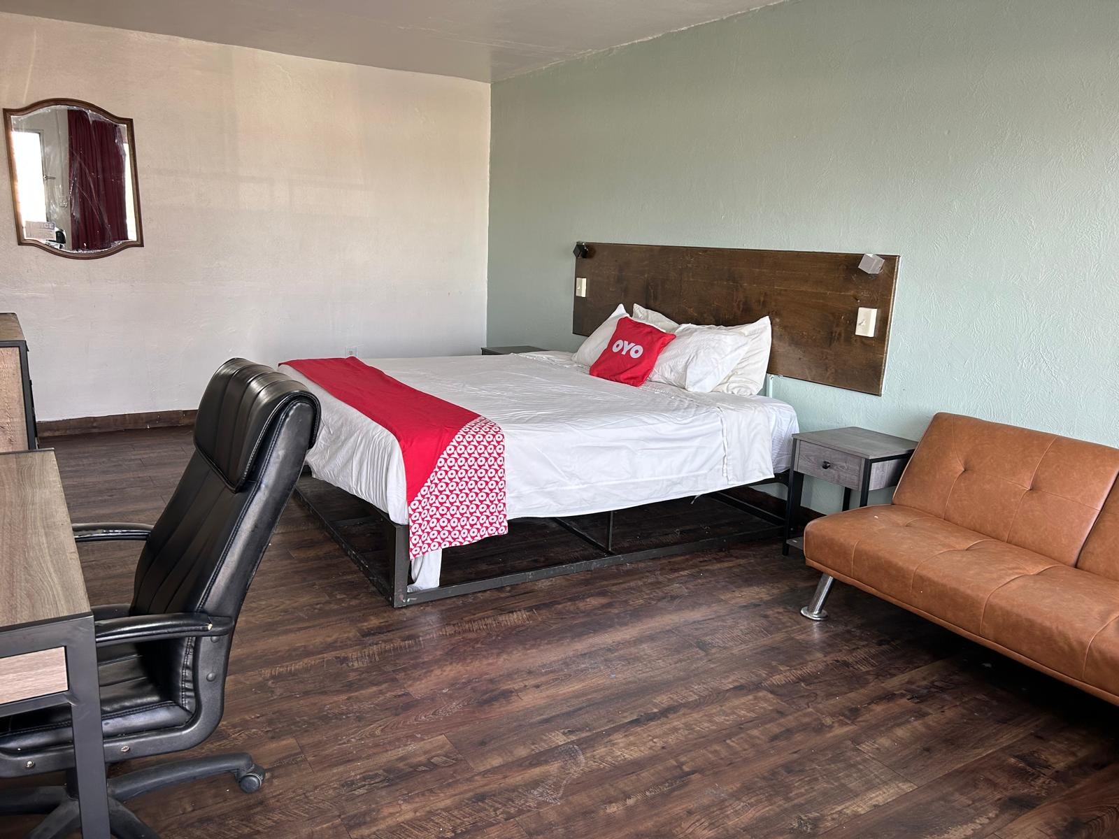 HOTEL PEORIA IL I 7-guestroom-Room.jpg