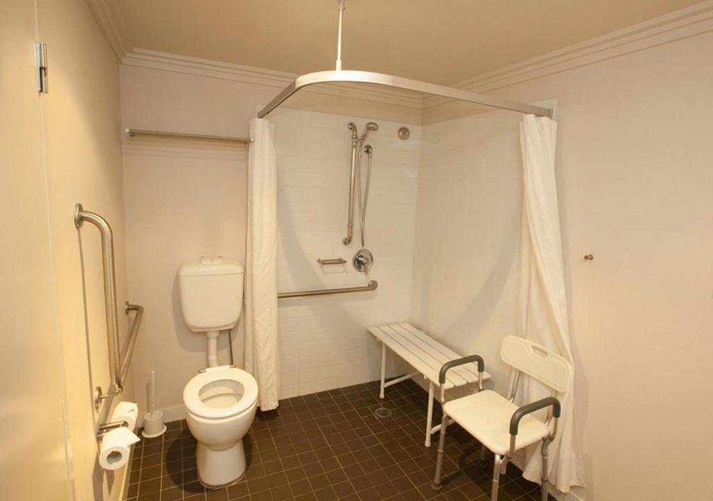 Wine Country Motor Inn-guestroom-Special Access Bathroom.jpg