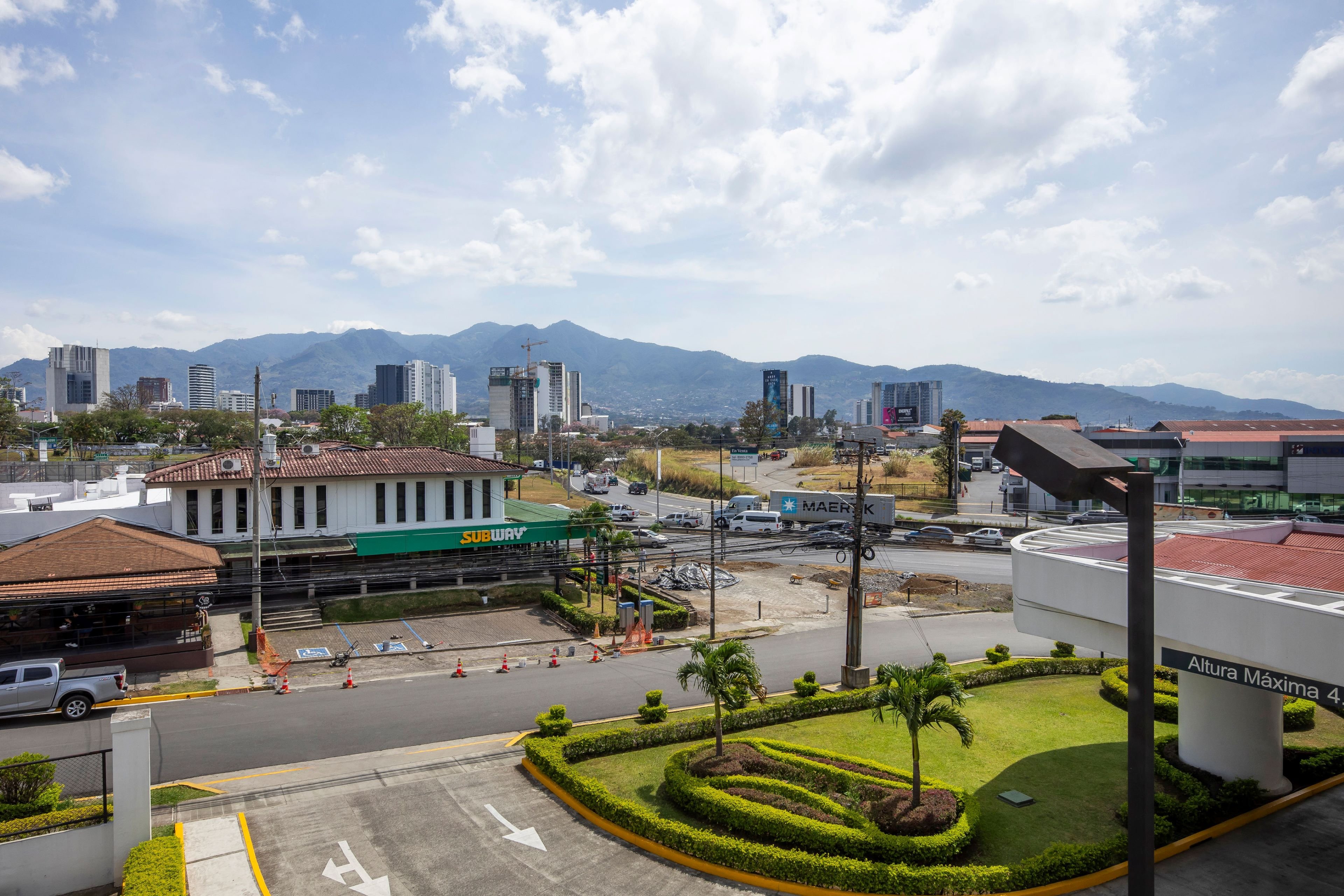HOLIDAY INN SAN JOSE LA SABANA-guestroom-Double Bed Guest Room.jpg