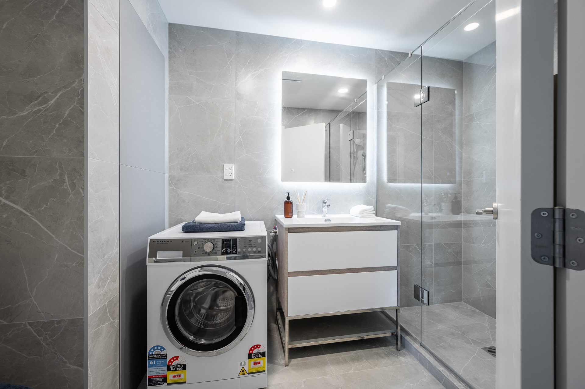 Sunrise Garden Service Apartme-guestroom-Two Bedroom Premier Apartment Bathroom.jpg