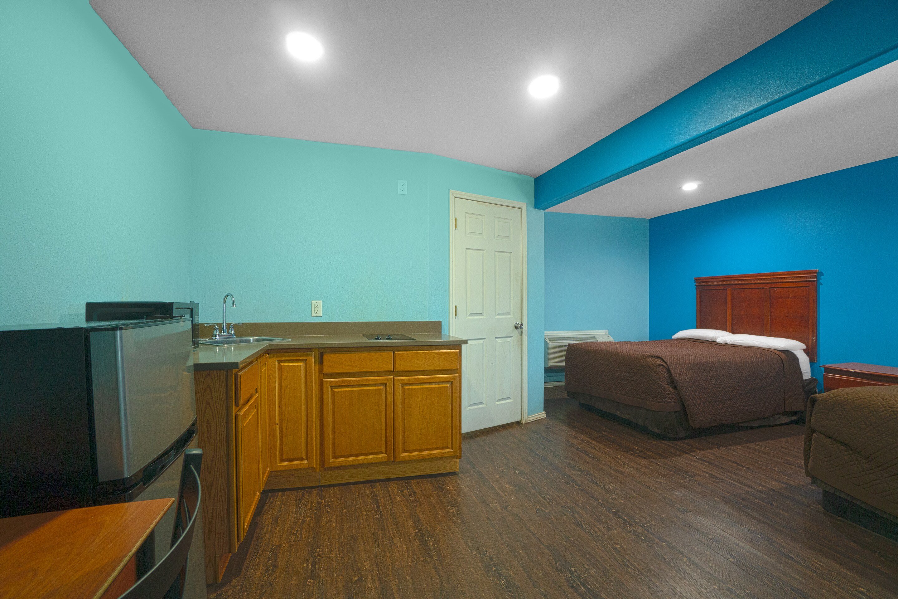 PLAZA MOTEL CORPUS CHRISTI-guestroom-Room.jpg