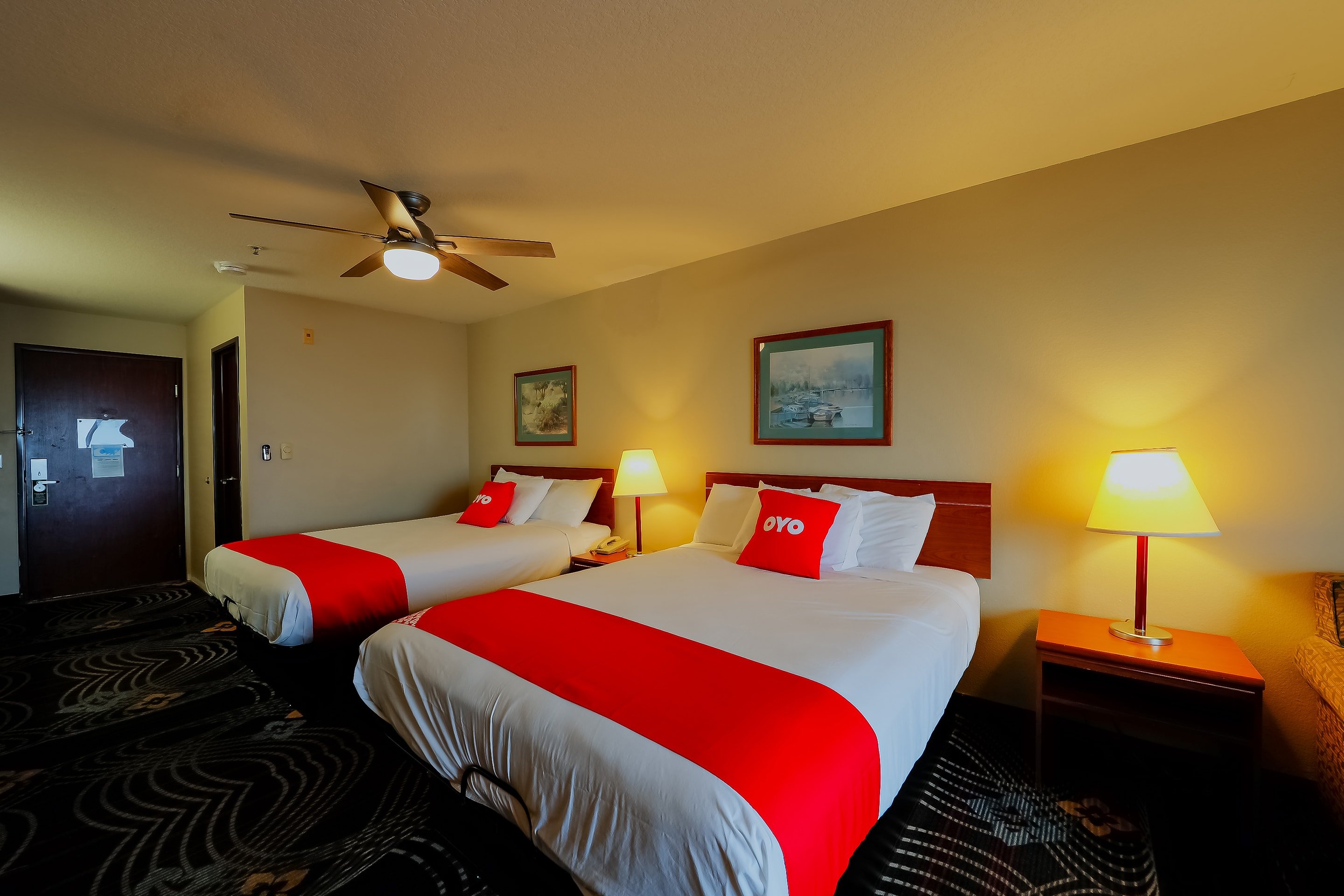 SILETZ BAY BEACHFRONT HOTEL-guestroom-Room.jpg
