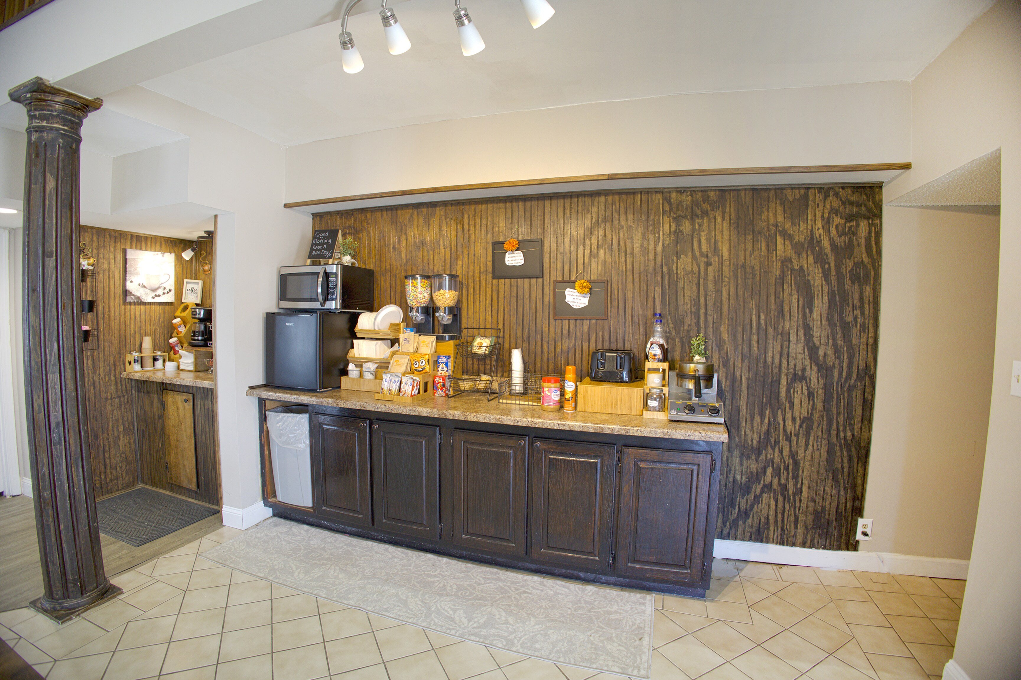 OYO HOTEL BROWNSVILLE TN I-40-guestroom-Kitchen.jpg