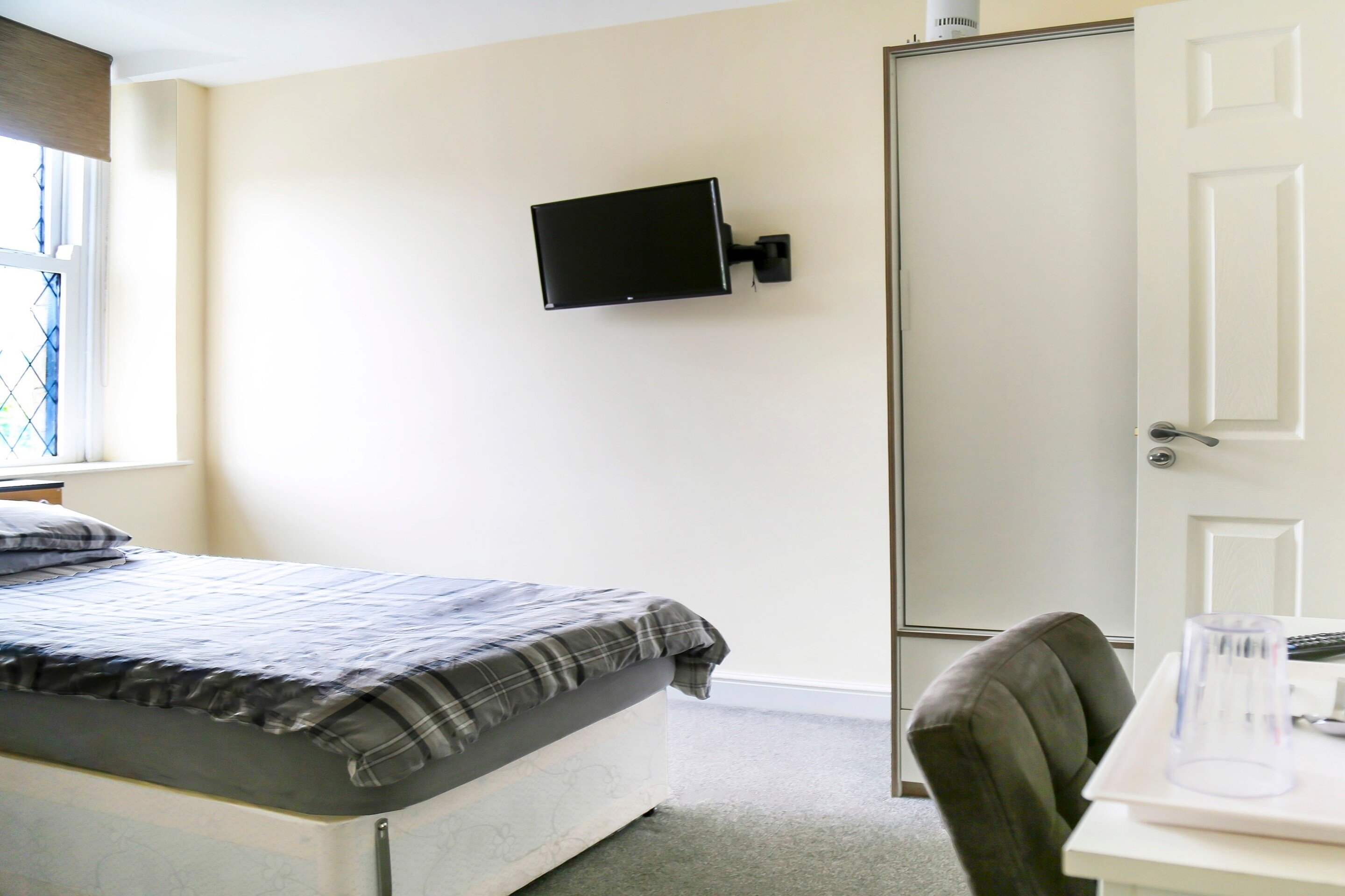 OYO CASTLE HOTEL ACCRINGTON-guestroom-Room.jpg