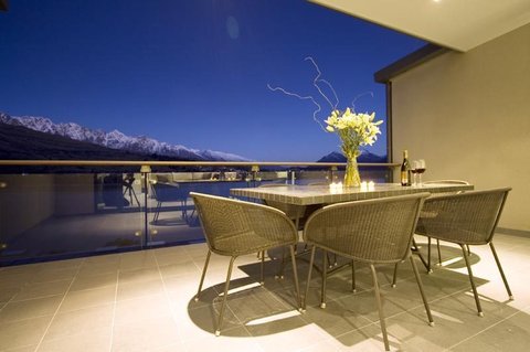 THE REES HOTEL - Photo 12