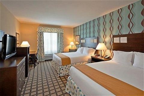 HOLIDAY INN EXP STES FAIRBURN-guestroom-Queen Bed Guest Room.jpg