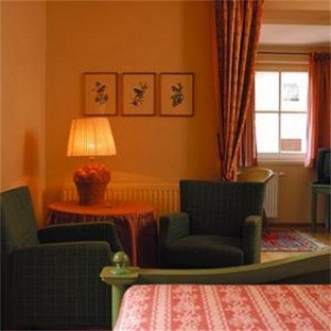 HOTEL HUBERTUS-guestroom-Bed Room.jpg
