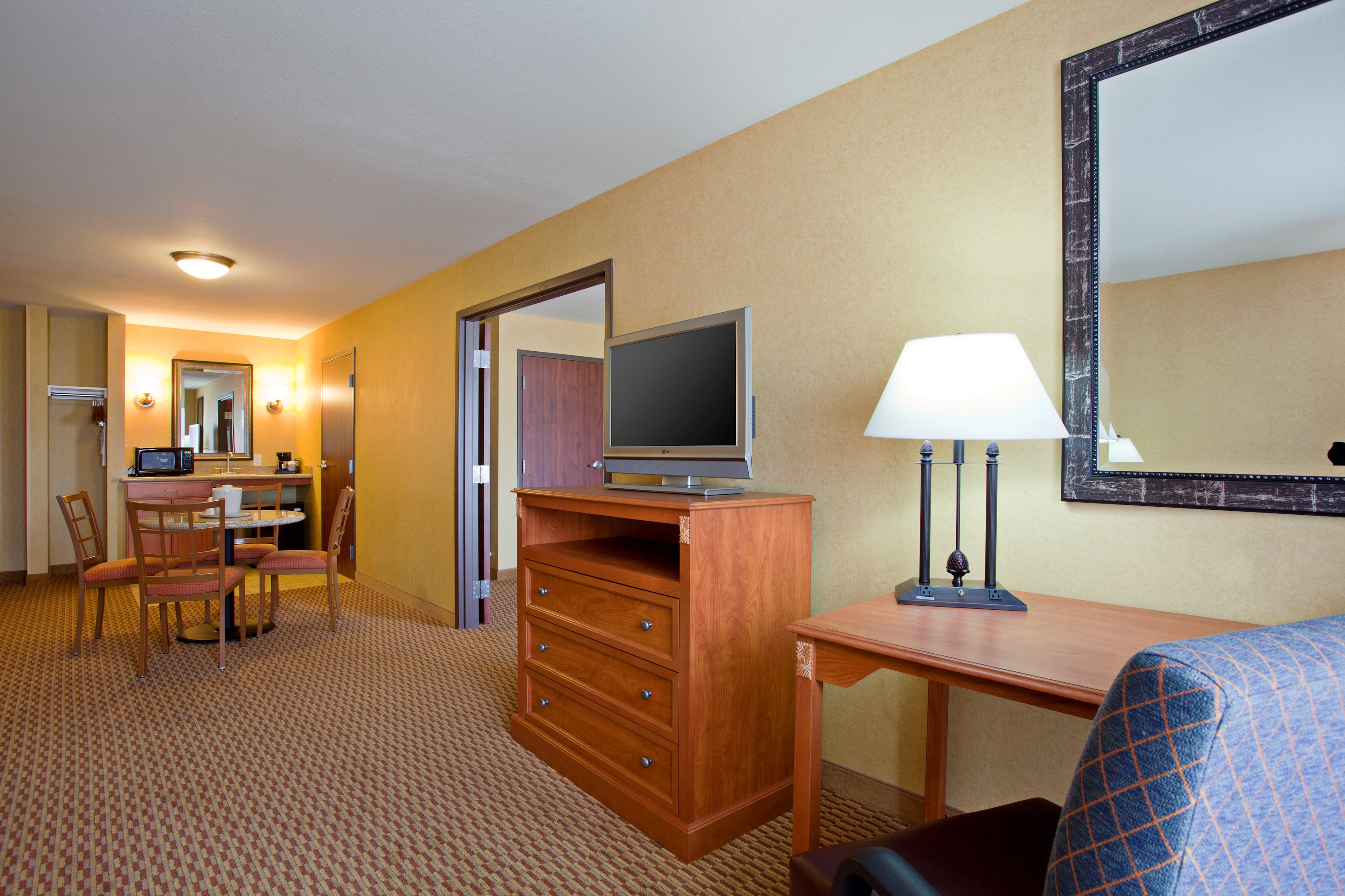 HOLIDAY INN EXP STES AIRPORT BY IHG-guestroom-Presidential Suite.jpg