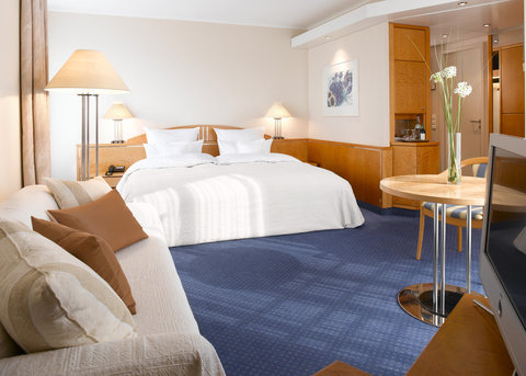 Parkhotel Pforzheim-guestroom-Juniorsuite.jpg