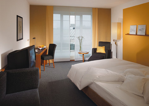Parkhotel Pforzheim-guestroom-Queenszimmer.jpg