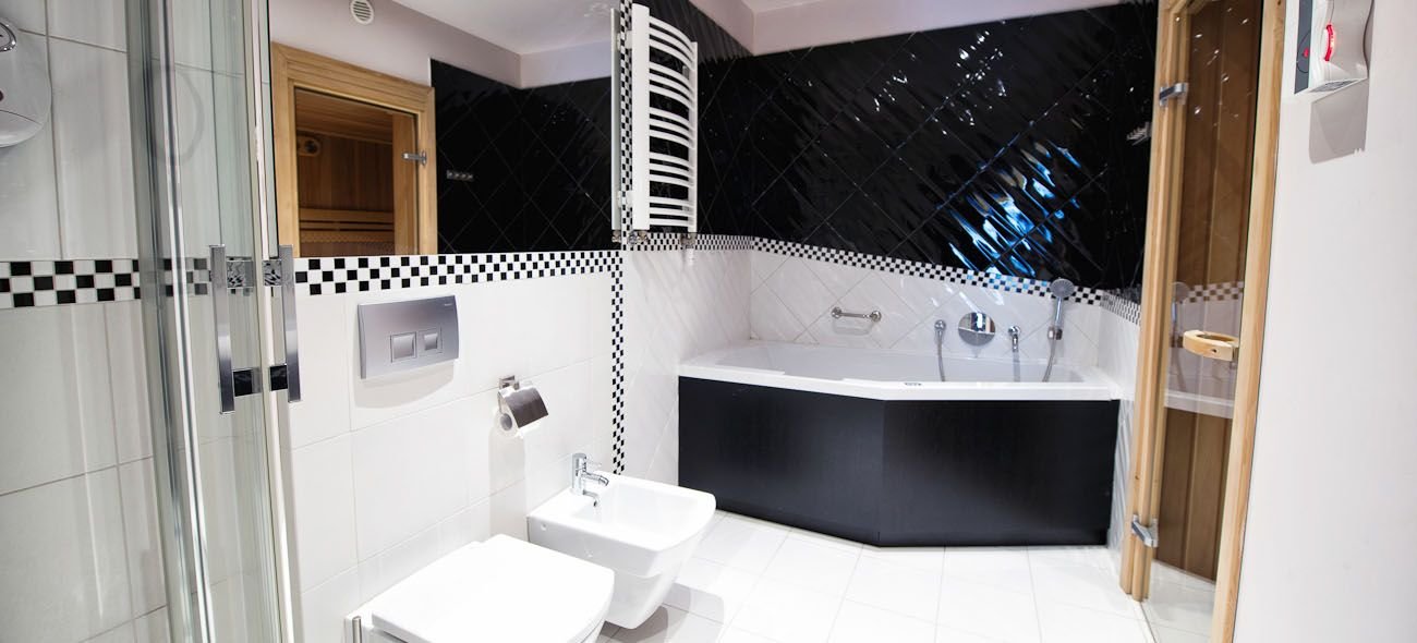GOLD HOTEL SILVIA-guestroom-Bathroom.jpg