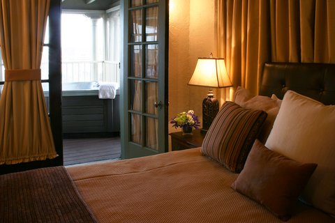 Baker Suite Bedroom Balcony WHot Tub