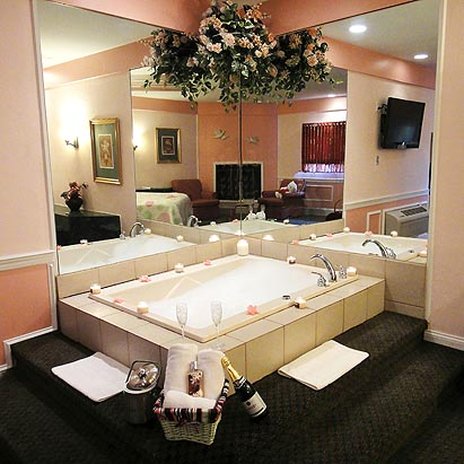 INN OF THE DOVE-guestroom-Tub Area.jpg
